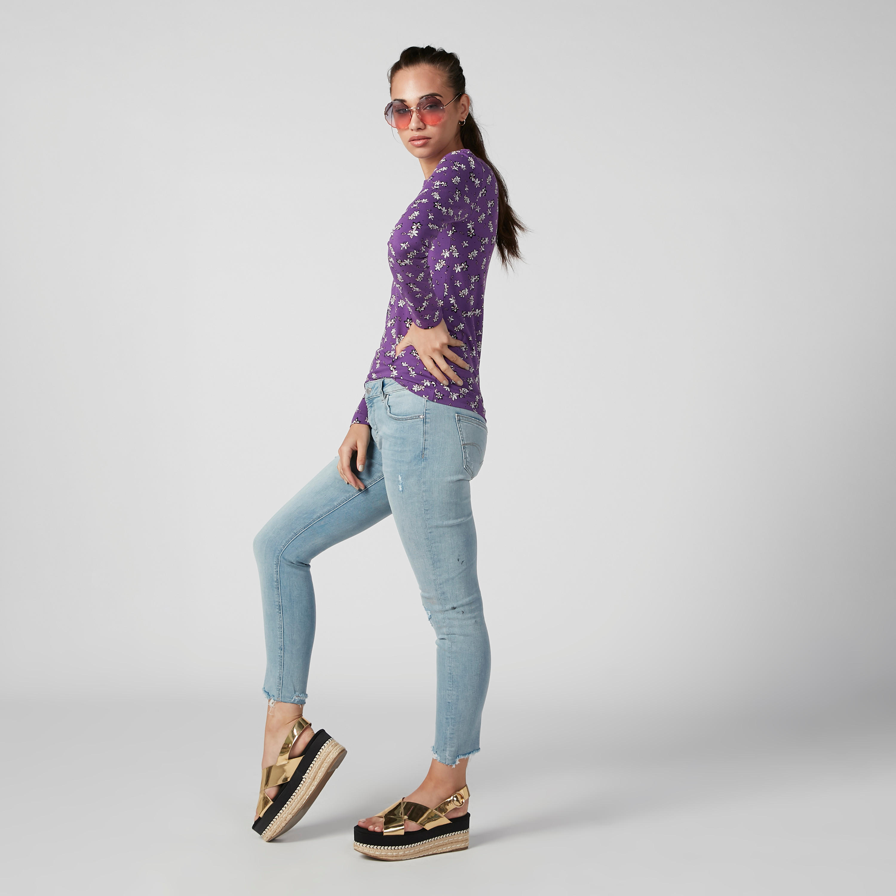 تيشيرت بياقة مستديرة وأكمام طويلة وطبعات-women-clothing-tshirts-image-1