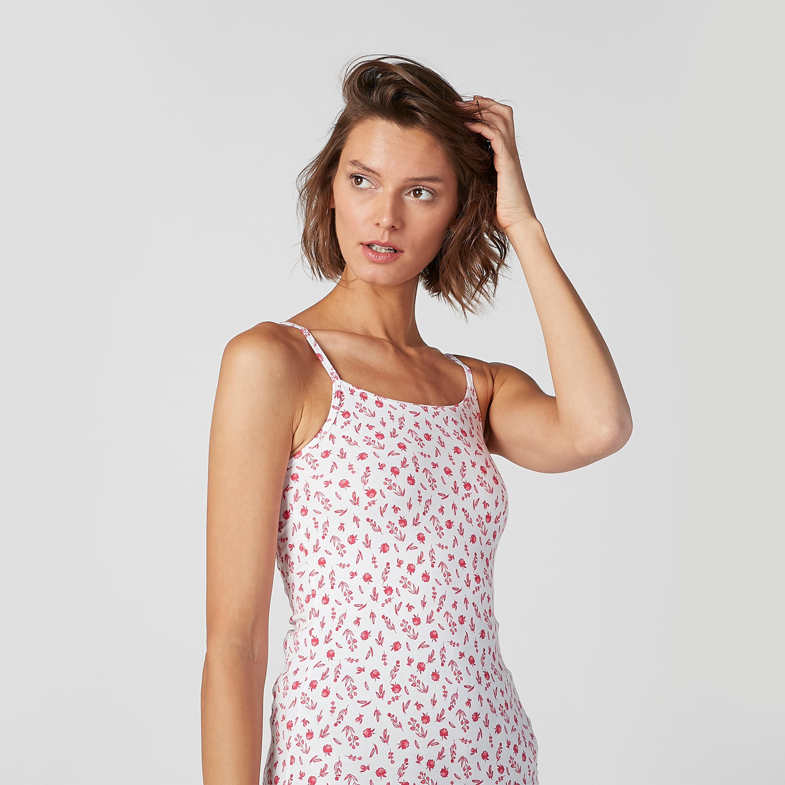 بلوزة كامي بياقة عميقة وحمّالات رفيعة وطبعات-women-clothing-tshirts-image-4