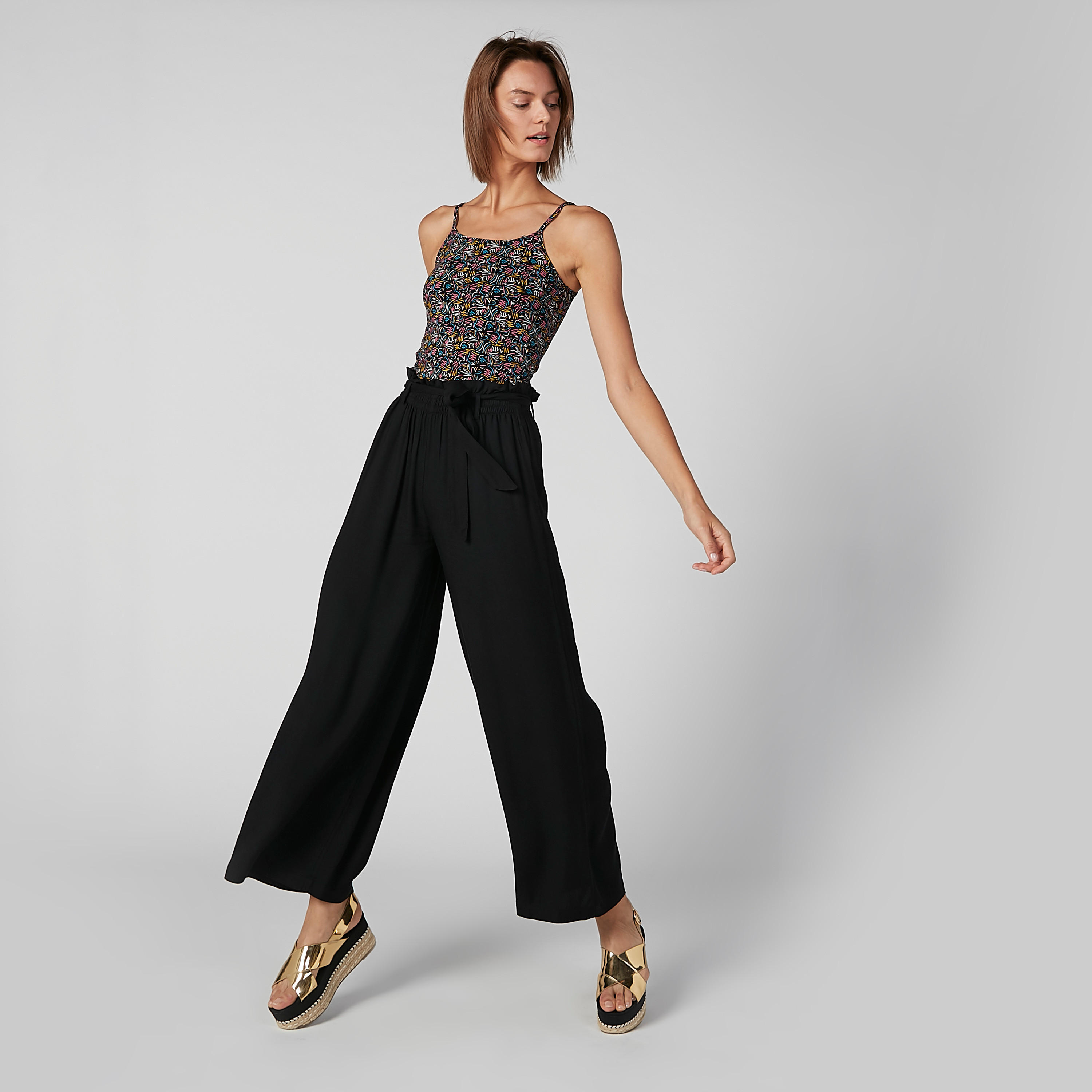 بلوزة بياقة عميقة وحمّالات رفيعة وطبعات-women-clothing-tshirts-image-3
