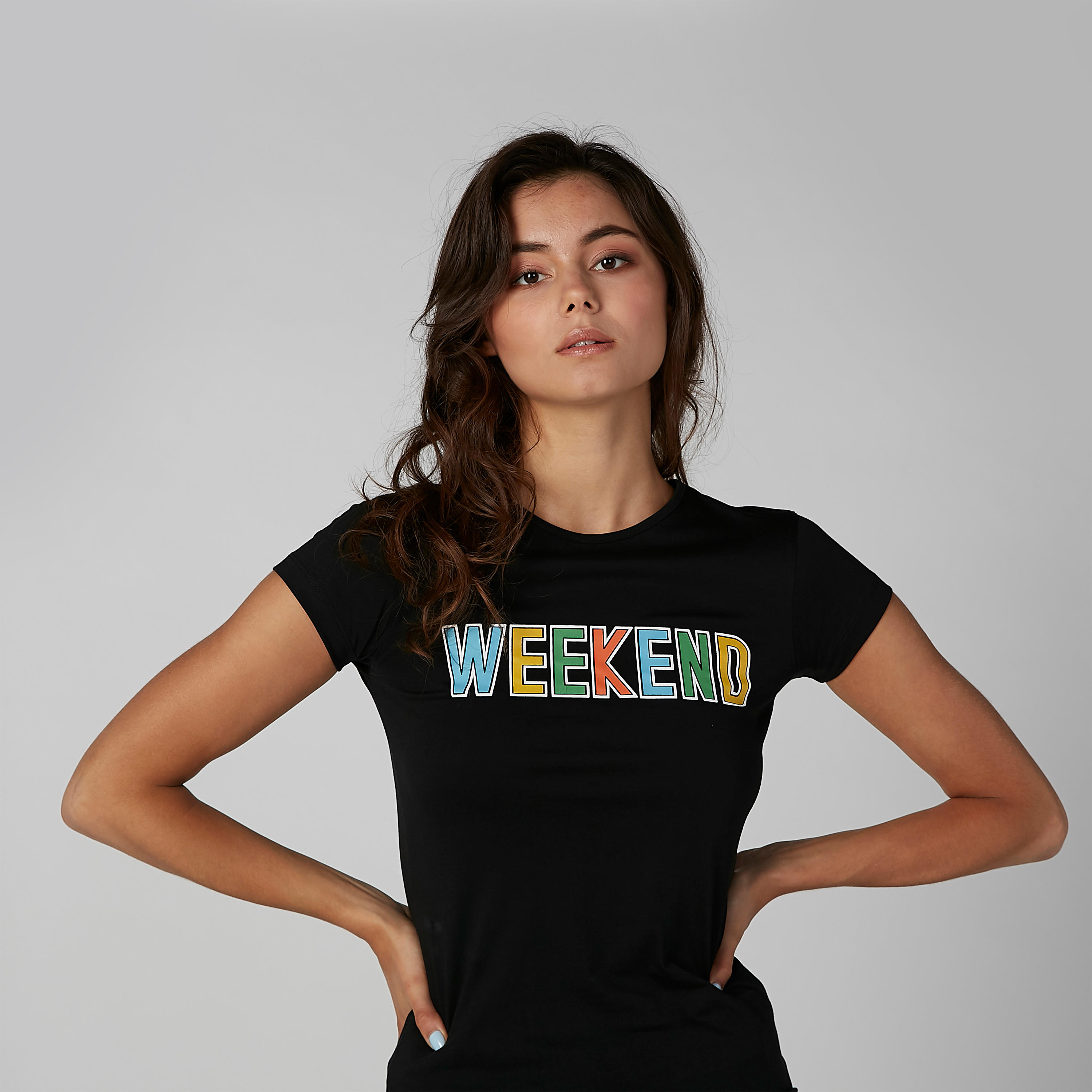 تيشيرت بقصّة سليم وياقة مستديرة وأكمام كاب وطبعات-women-clothing-tshirts-image-1