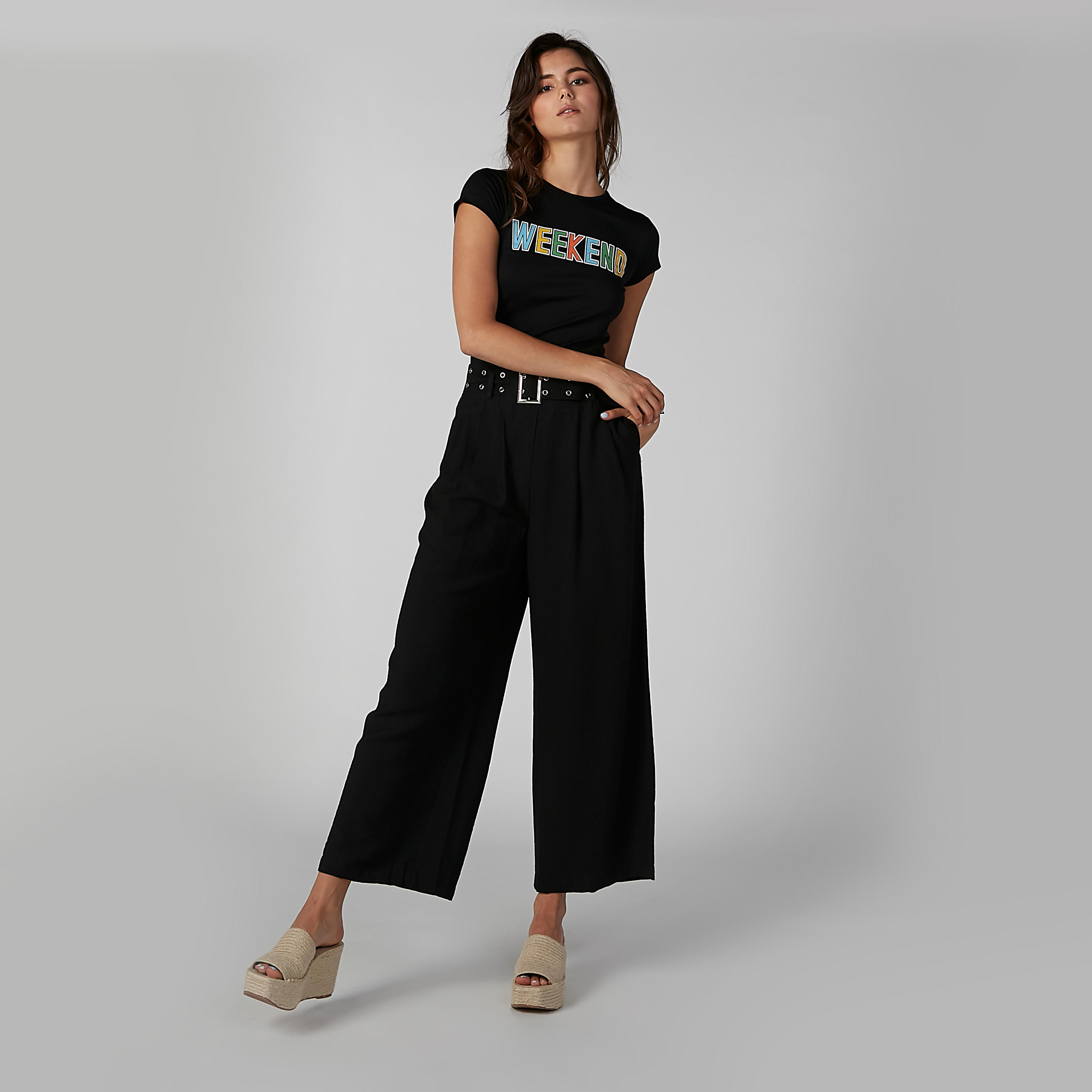تيشيرت بقصّة سليم وياقة مستديرة وأكمام كاب وطبعات-women-clothing-tshirts-image-2