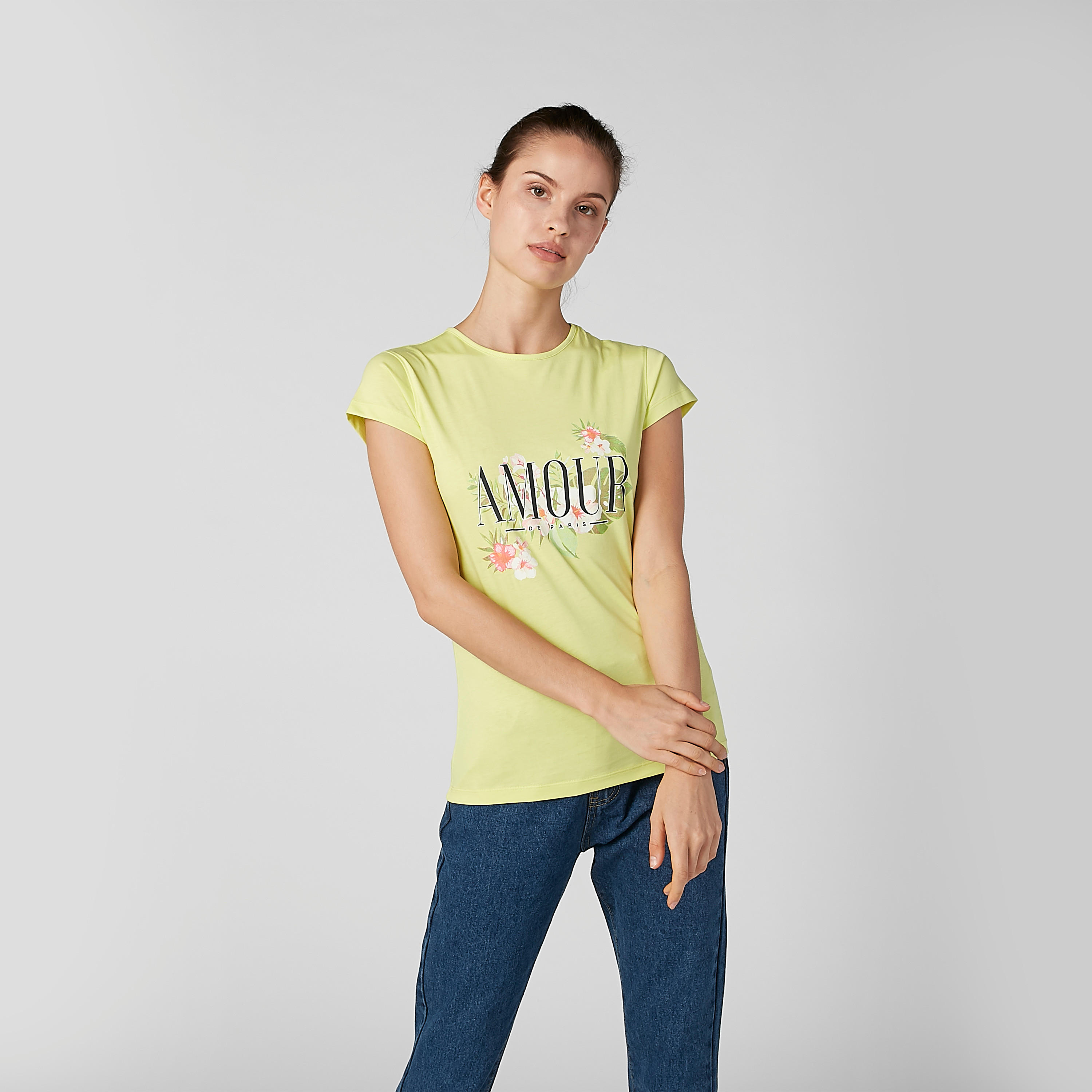 تيشيرت بقصّة سليم وياقة مستديرة وأكمام كاب وطبعات-women-clothing-tshirts-image-1