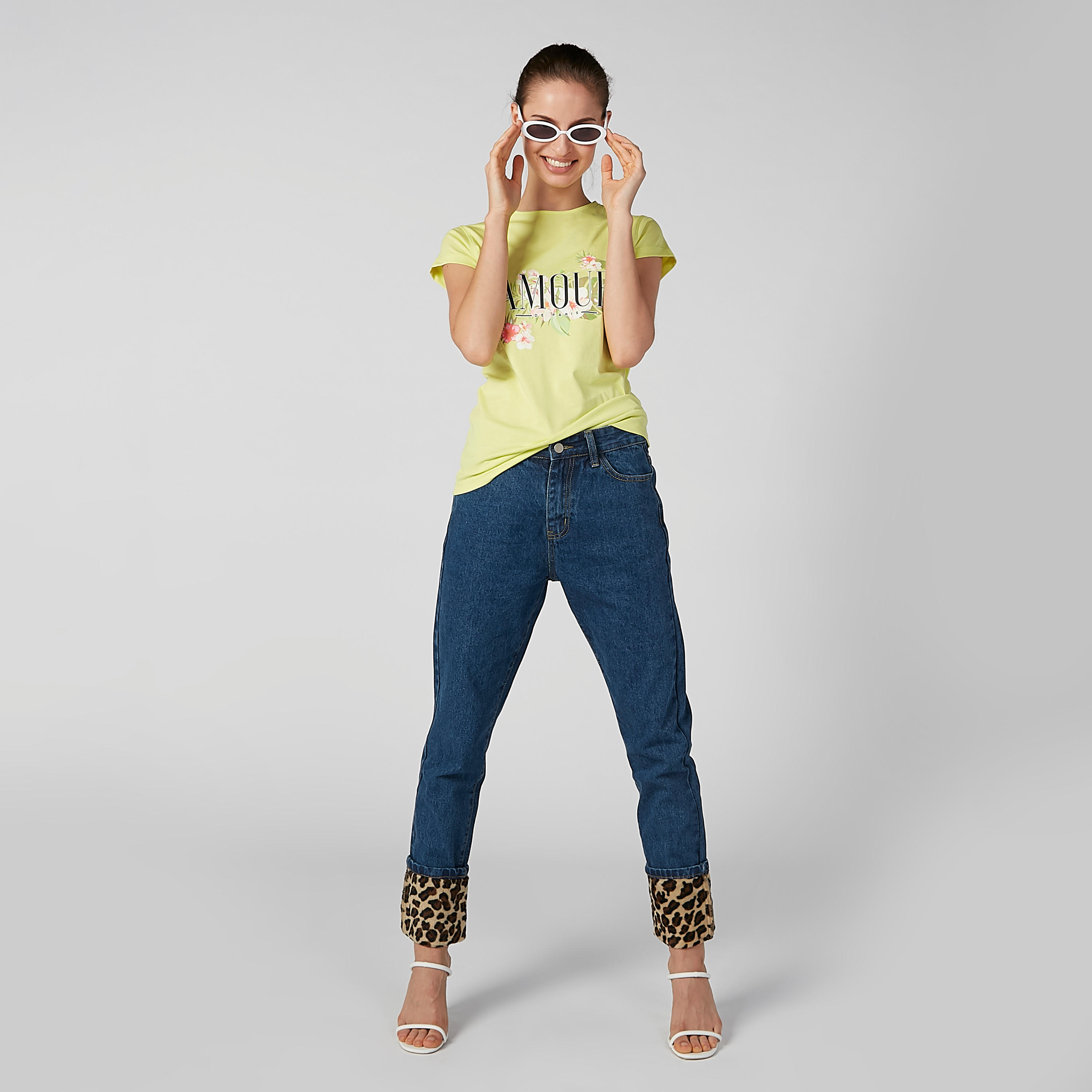 تيشيرت بقصّة سليم وياقة مستديرة وأكمام كاب وطبعات-women-clothing-tshirts-image-2