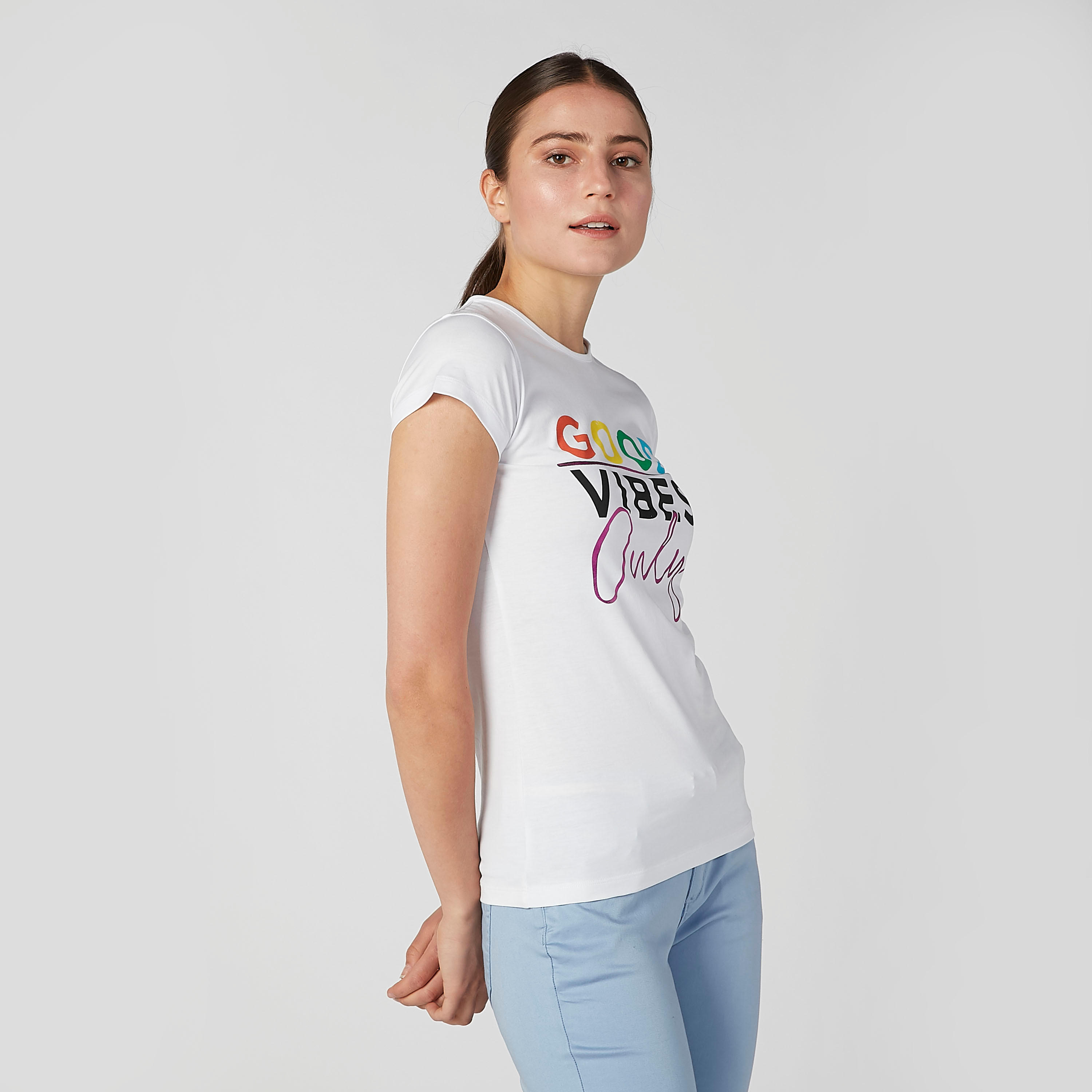 تيشيرت بقصّة سليم وياقة مستديرة وأكمام كاب وطبعات-women-clothing-tshirts-image-2