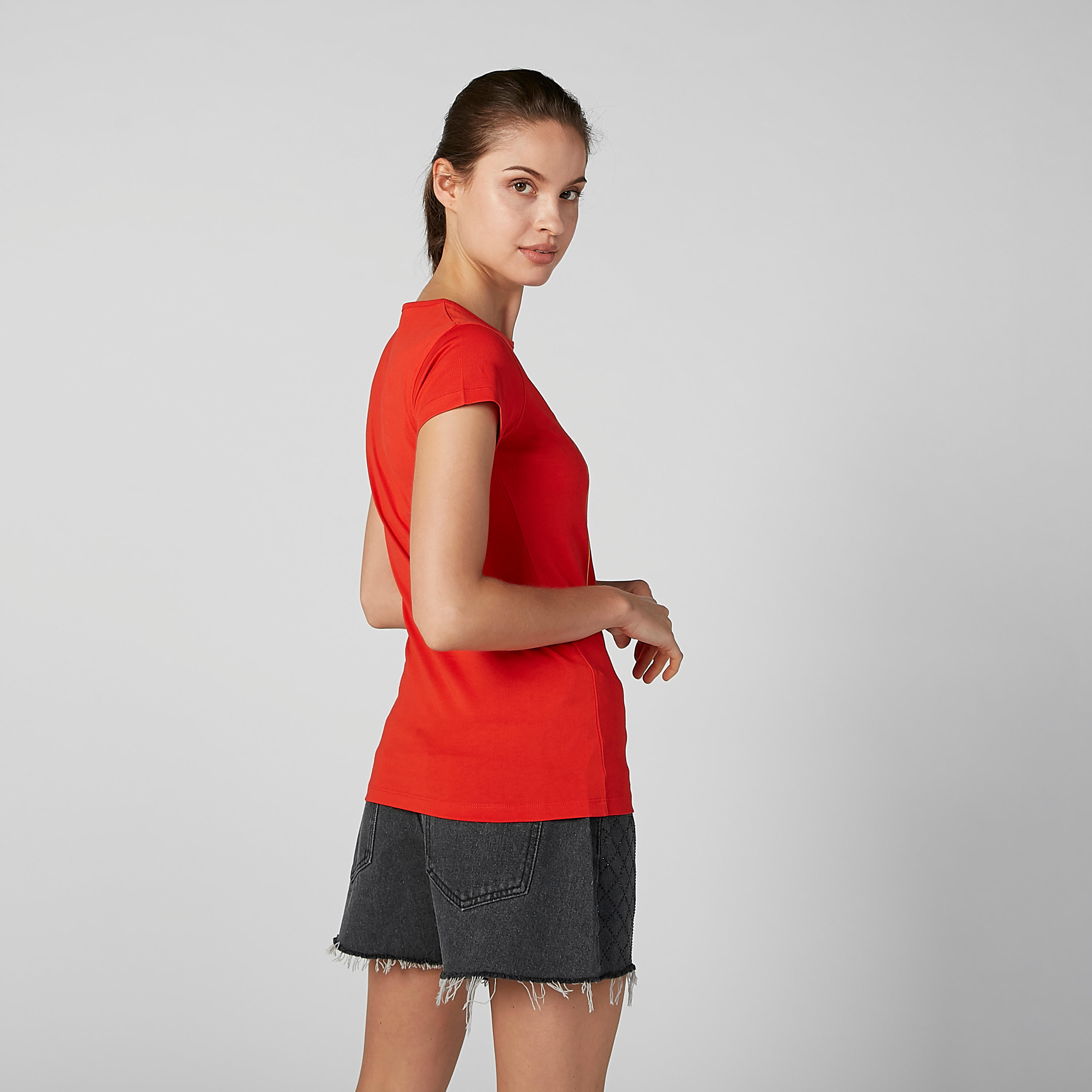 تيشيرت بقصّة سليم وياقة مستديرة وأكمام كاب وطبعات-women-clothing-tshirts-image-3