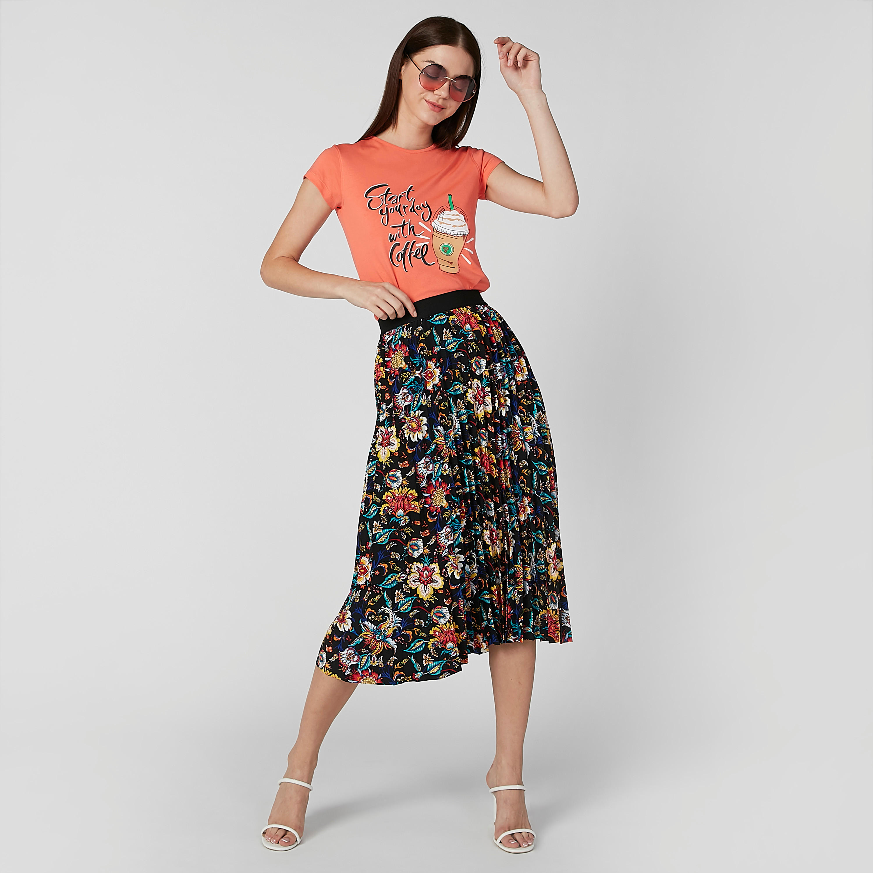تيشيرت بقصّة سليم وياقة مستديرة وأكمام كاب وطبعات-women-clothing-tshirts-image-1