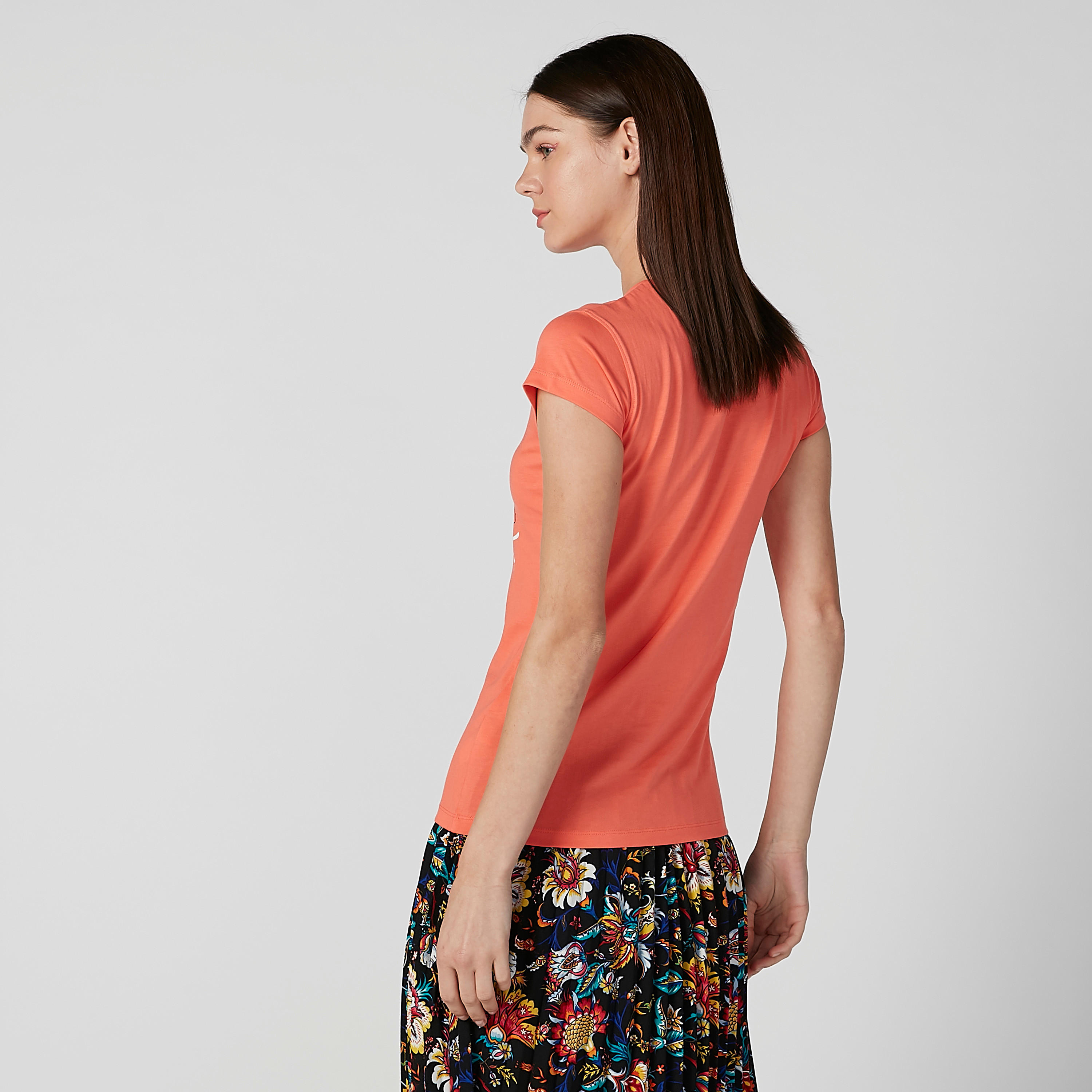 تيشيرت بقصّة سليم وياقة مستديرة وأكمام كاب وطبعات-women-clothing-tshirts-image-3