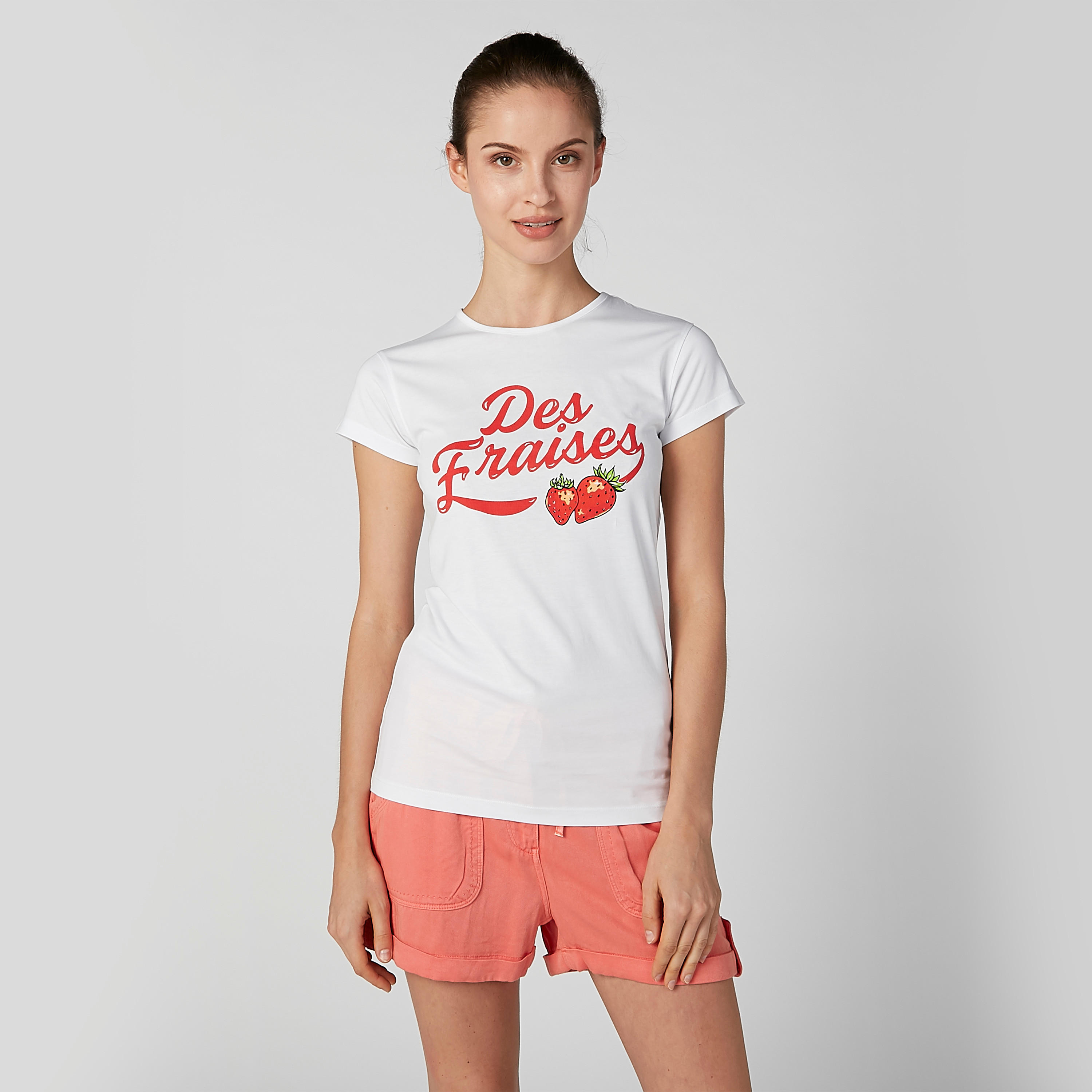 تيشيرت بقصّة سليم وياقة مستديرة وأكمام كاب وطبعات جرافيك-women-clothing-tshirts-image-4