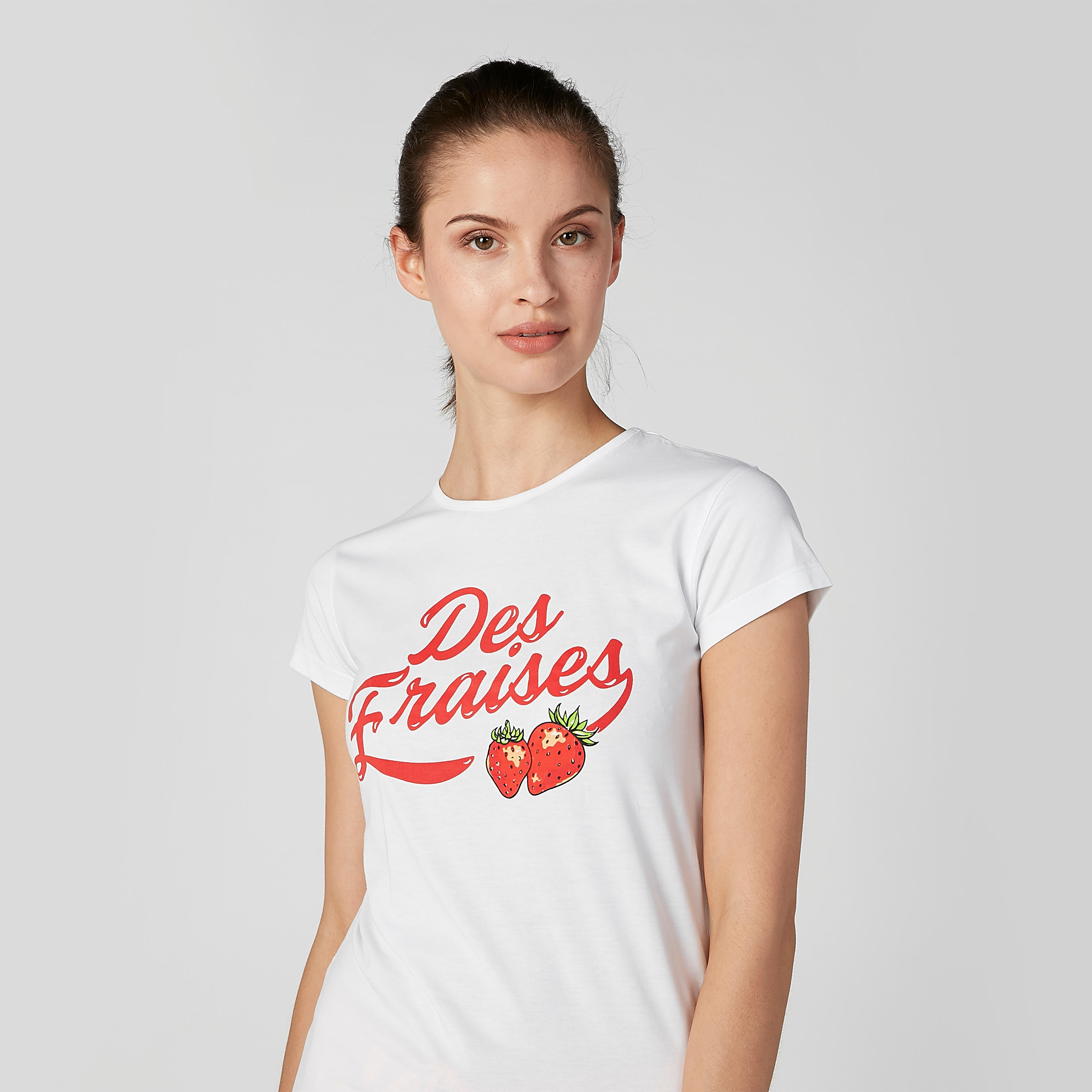 تيشيرت بقصّة سليم وياقة مستديرة وأكمام كاب وطبعات جرافيك-women-clothing-tshirts-image-1