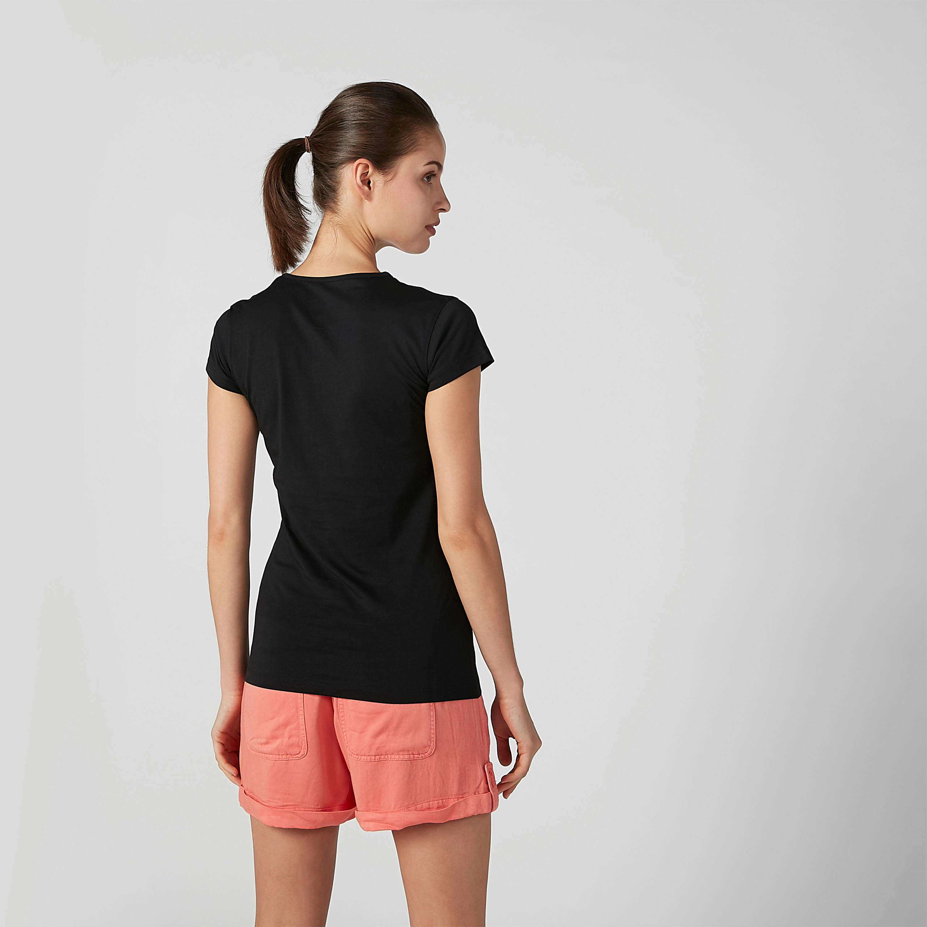تيشيرت بقصّة سليم وياقة مستديرة وأكمام كاب وطبعات جرافيك-women-clothing-tshirts-image-4