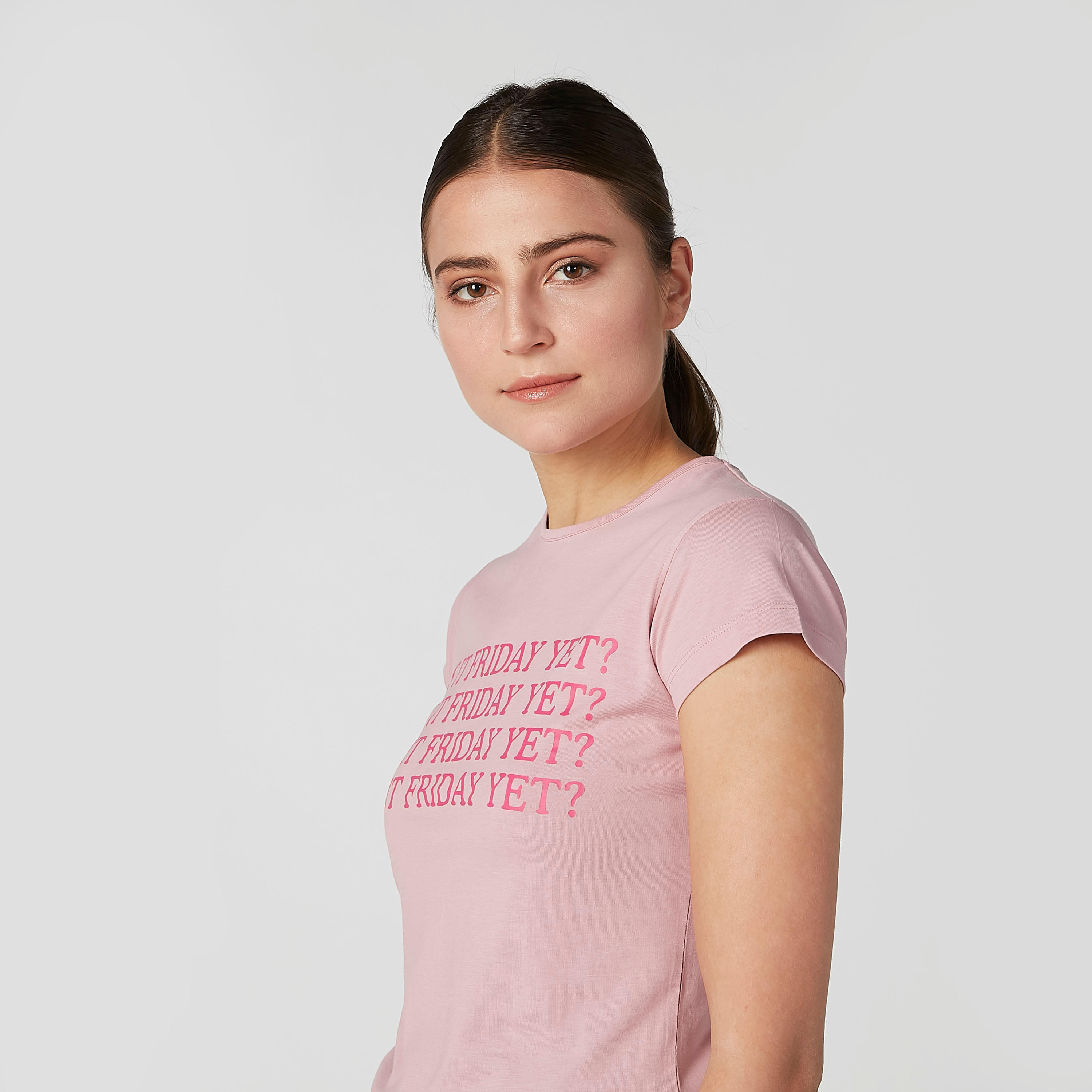 تيشيرت بقصة سليم وطبعات وياقة ضيّقة وأكمام كاب-women-clothing-tshirts-image-3