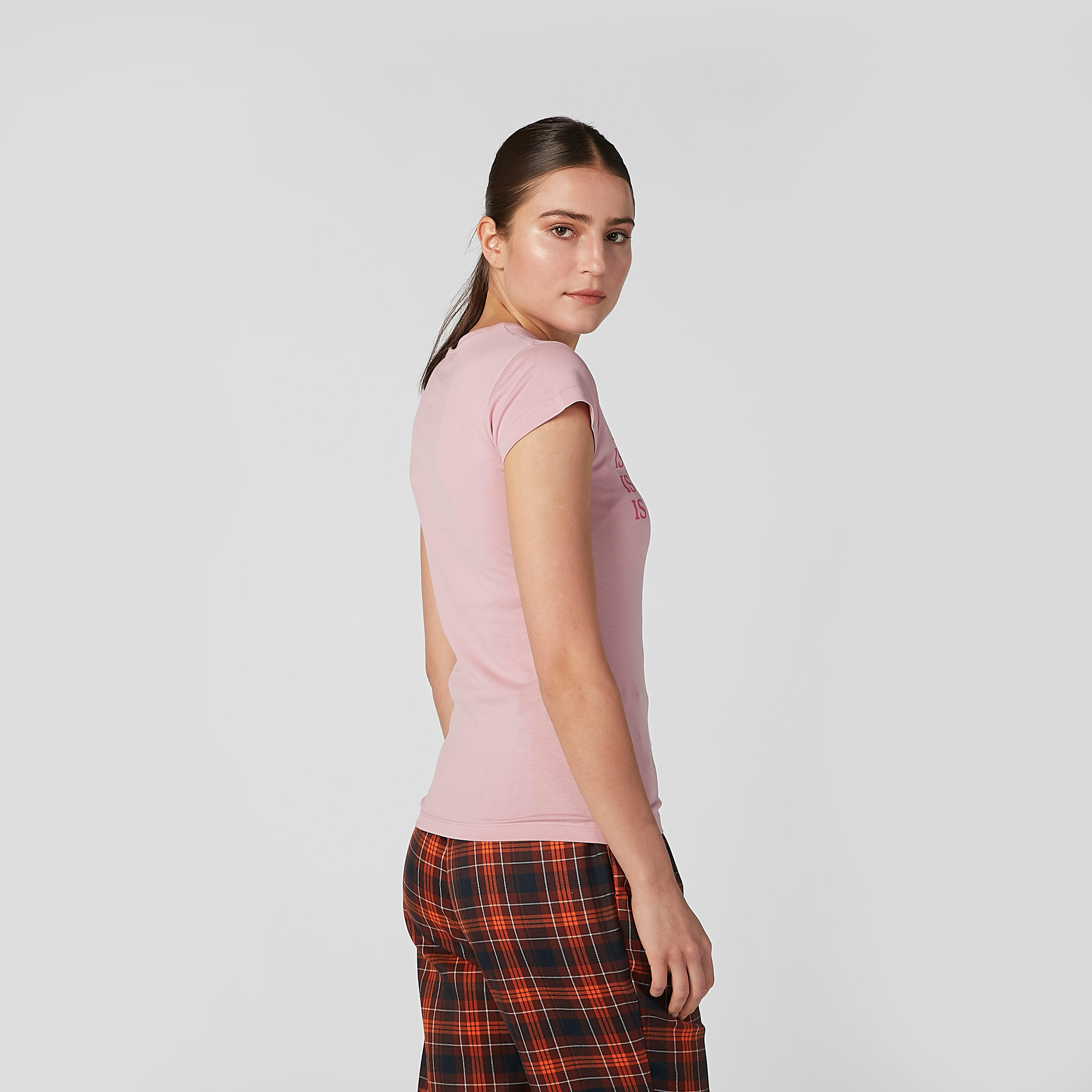 تيشيرت بقصة سليم وطبعات وياقة ضيّقة وأكمام كاب-women-clothing-tshirts-image-4