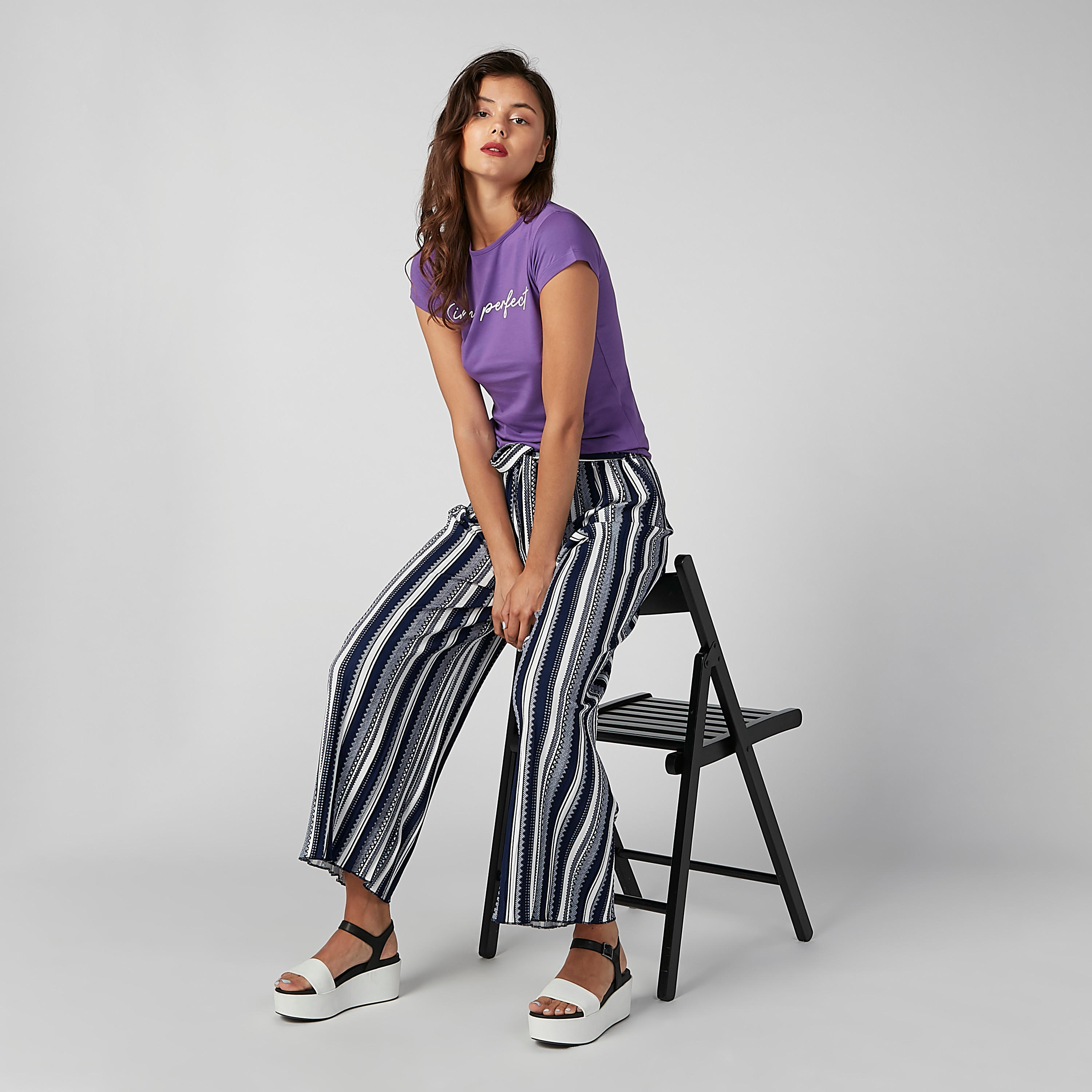 تيشيرت بقصّة سليم وياقة مستديرة وأكمام قصيرة وطبعات-women-clothing-tshirts-image-1