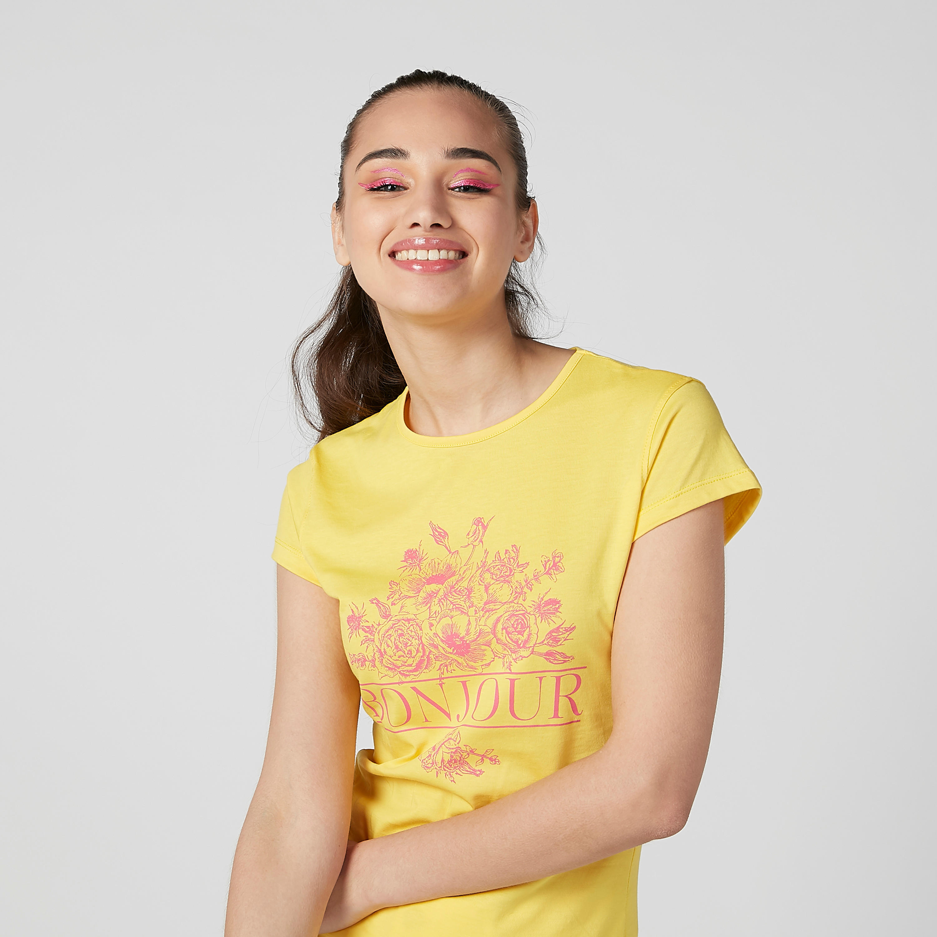 تيشيرت بقصّة سليم وياقة مستديرة وأكمام كاب وطبعات-women-clothing-tshirts-image-1