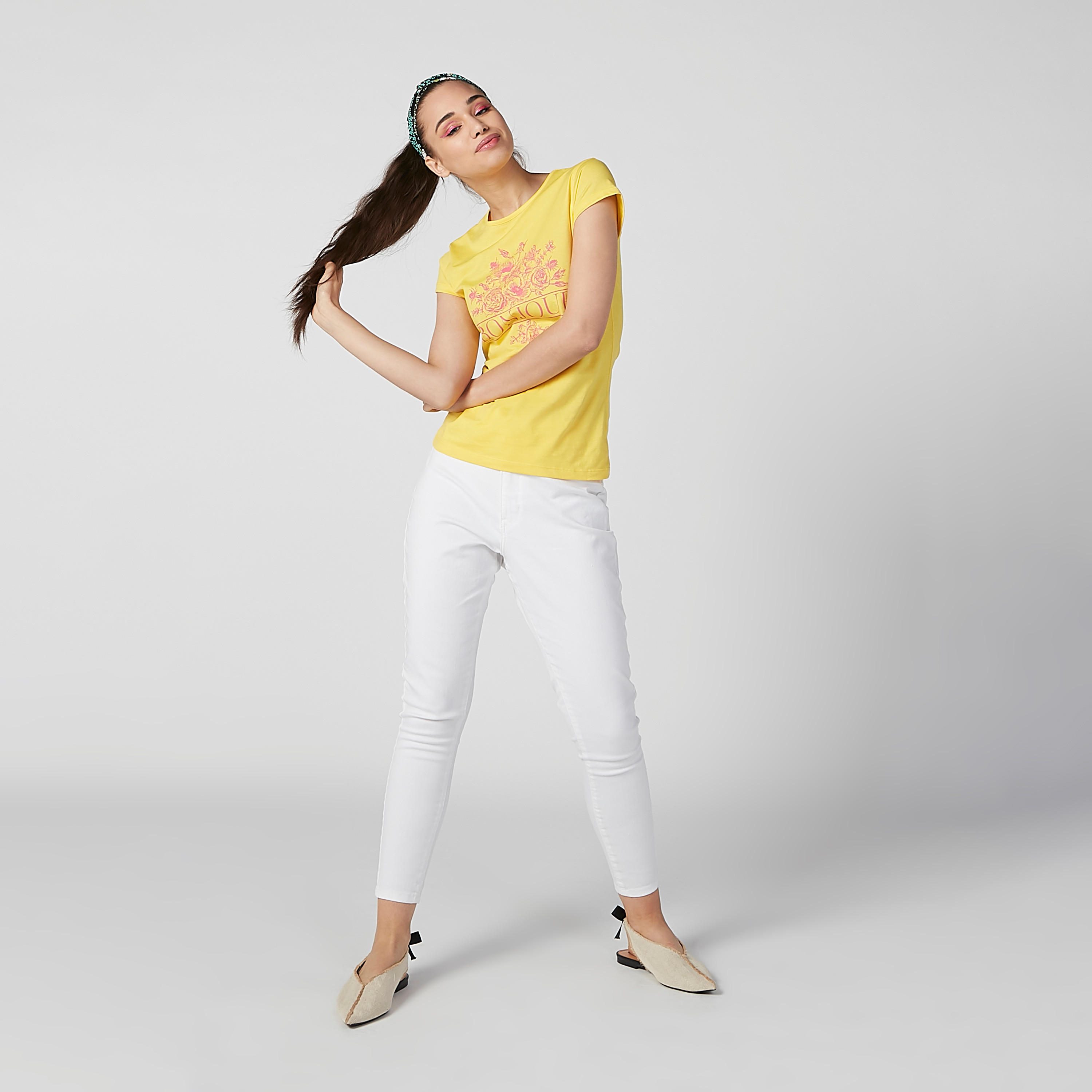 تيشيرت بقصّة سليم وياقة مستديرة وأكمام كاب وطبعات-women-clothing-tshirts-image-2