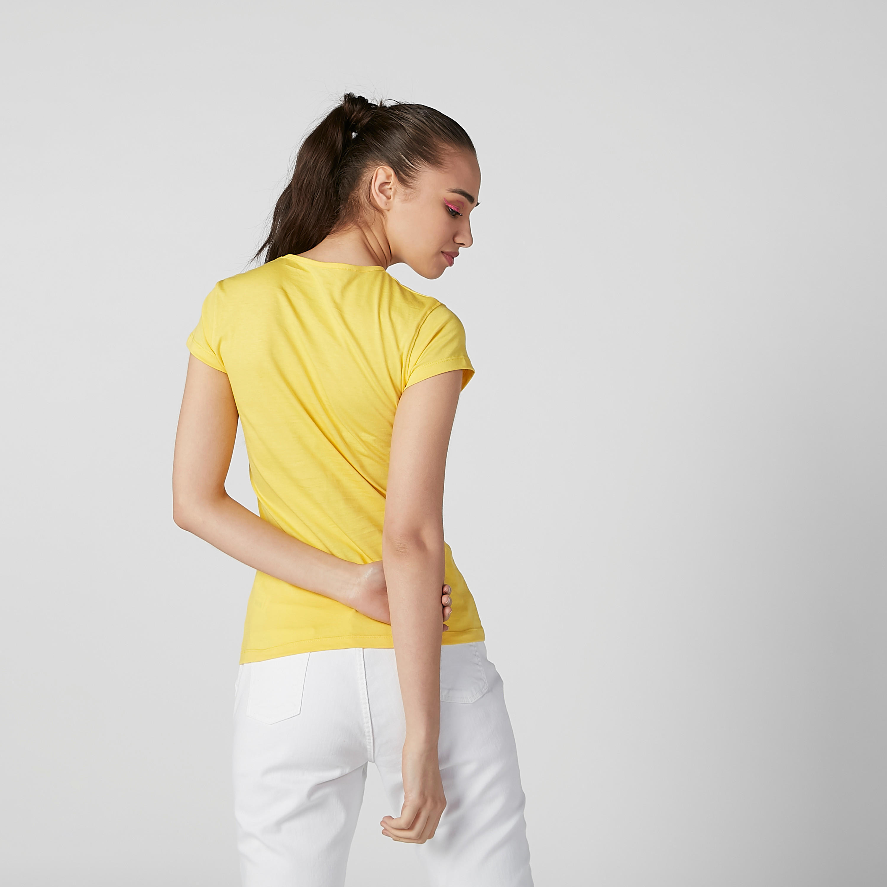 تيشيرت بقصّة سليم وياقة مستديرة وأكمام كاب وطبعات-women-clothing-tshirts-image-3