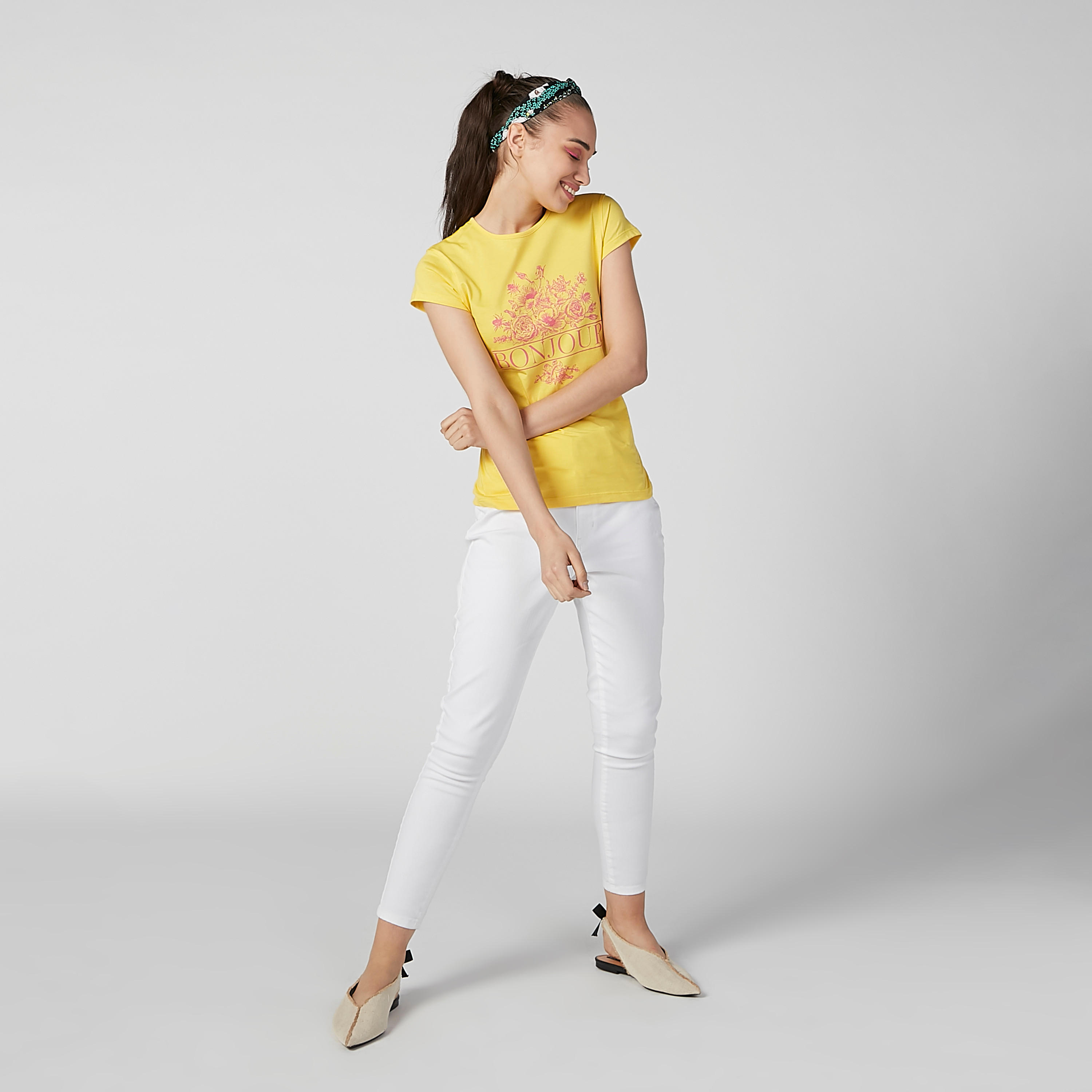 تيشيرت بقصّة سليم وياقة مستديرة وأكمام كاب وطبعات-women-clothing-tshirts-image-5