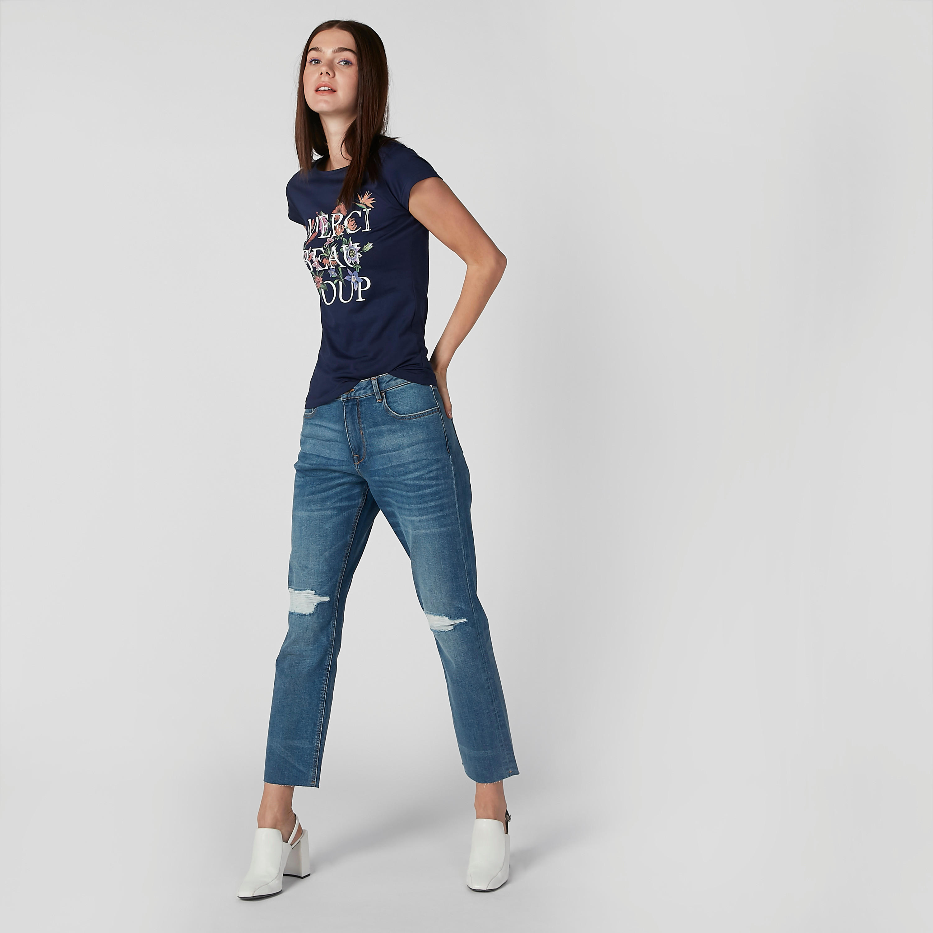 تيشيرت بقصّة سليم وياقة مستديرة وأكمام كاب وطبعات-women-clothing-tshirts-image-2