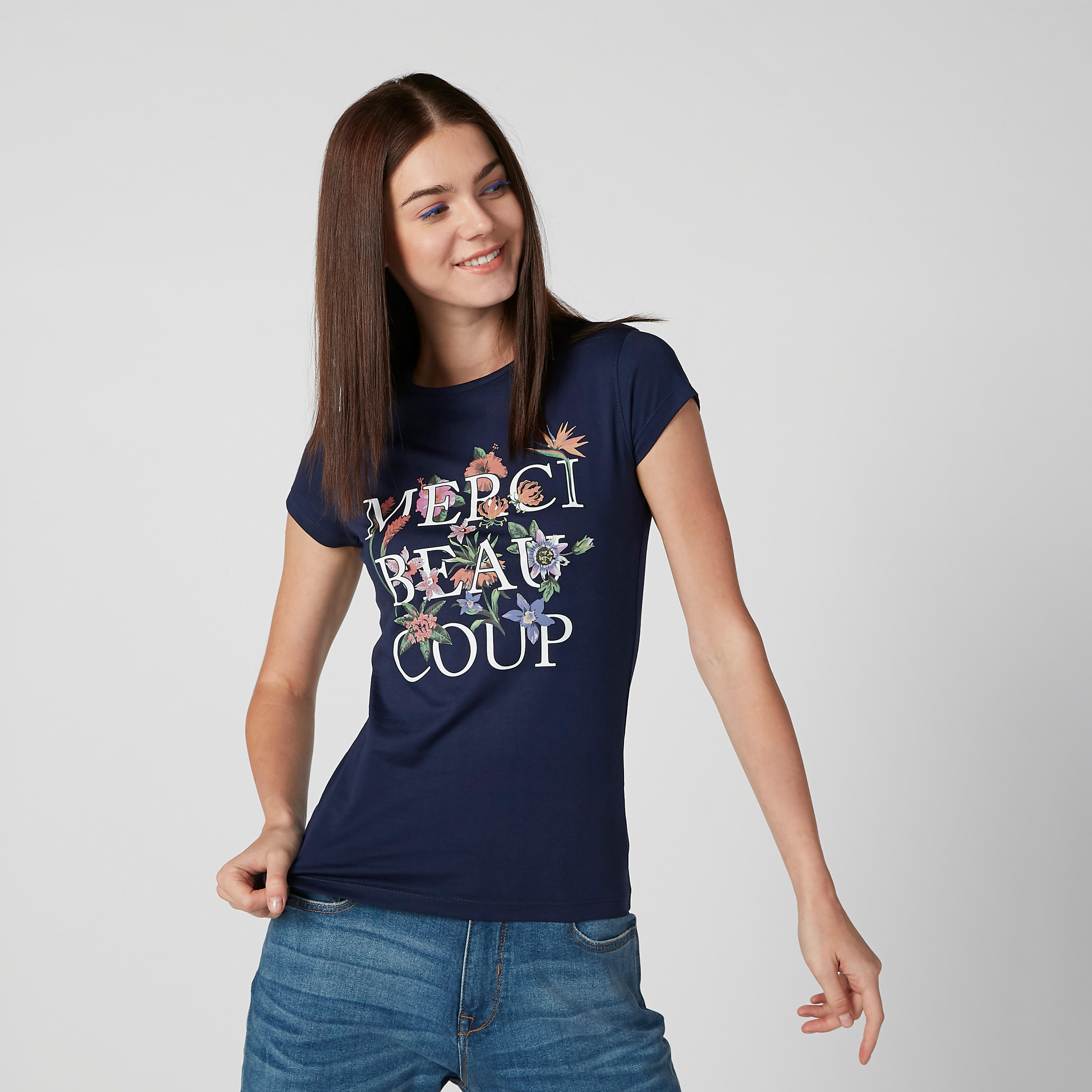 تيشيرت بقصّة سليم وياقة مستديرة وأكمام كاب وطبعات-women-clothing-tshirts-image-3