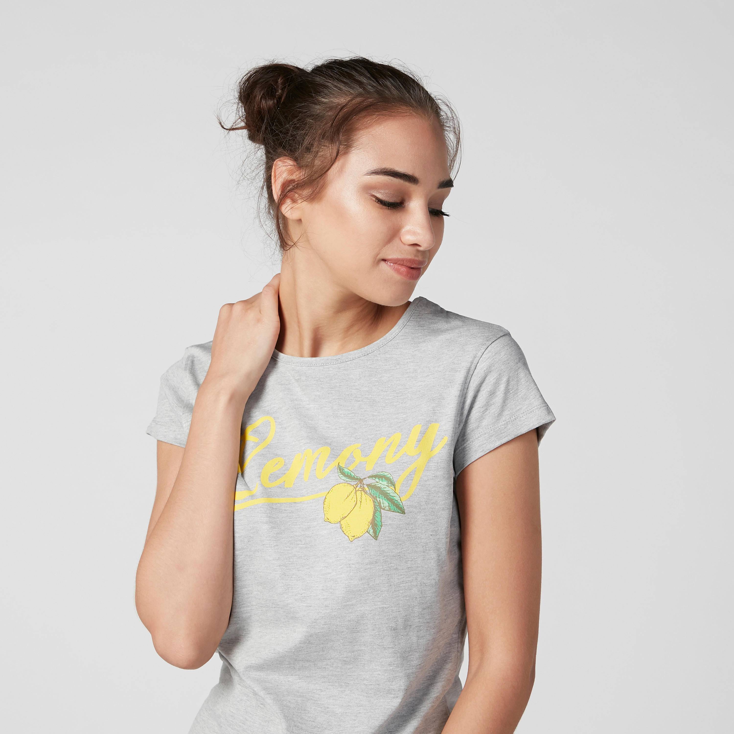 تيشيرت بقصّة سليم وياقة مستديرة وأكمام كاب وطبعات-women-clothing-tshirts-image-3