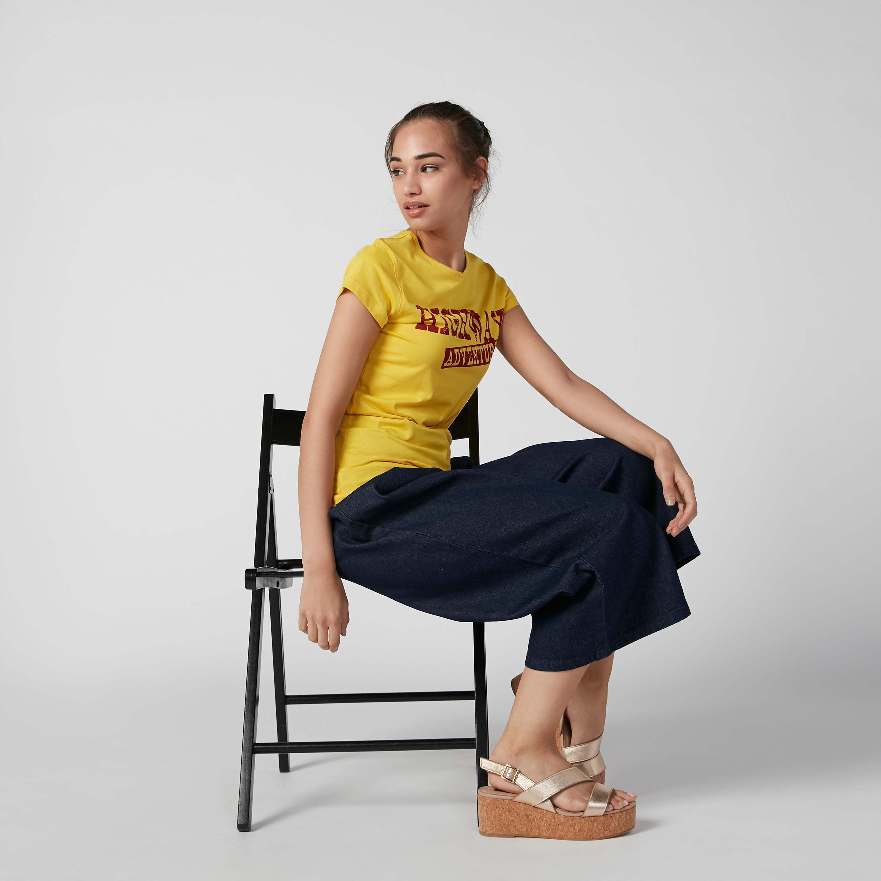 تيشيرت بقصّة سليم وياقة مستديرة وأكمام كاب وطبعات-women-clothing-tshirts-image-2