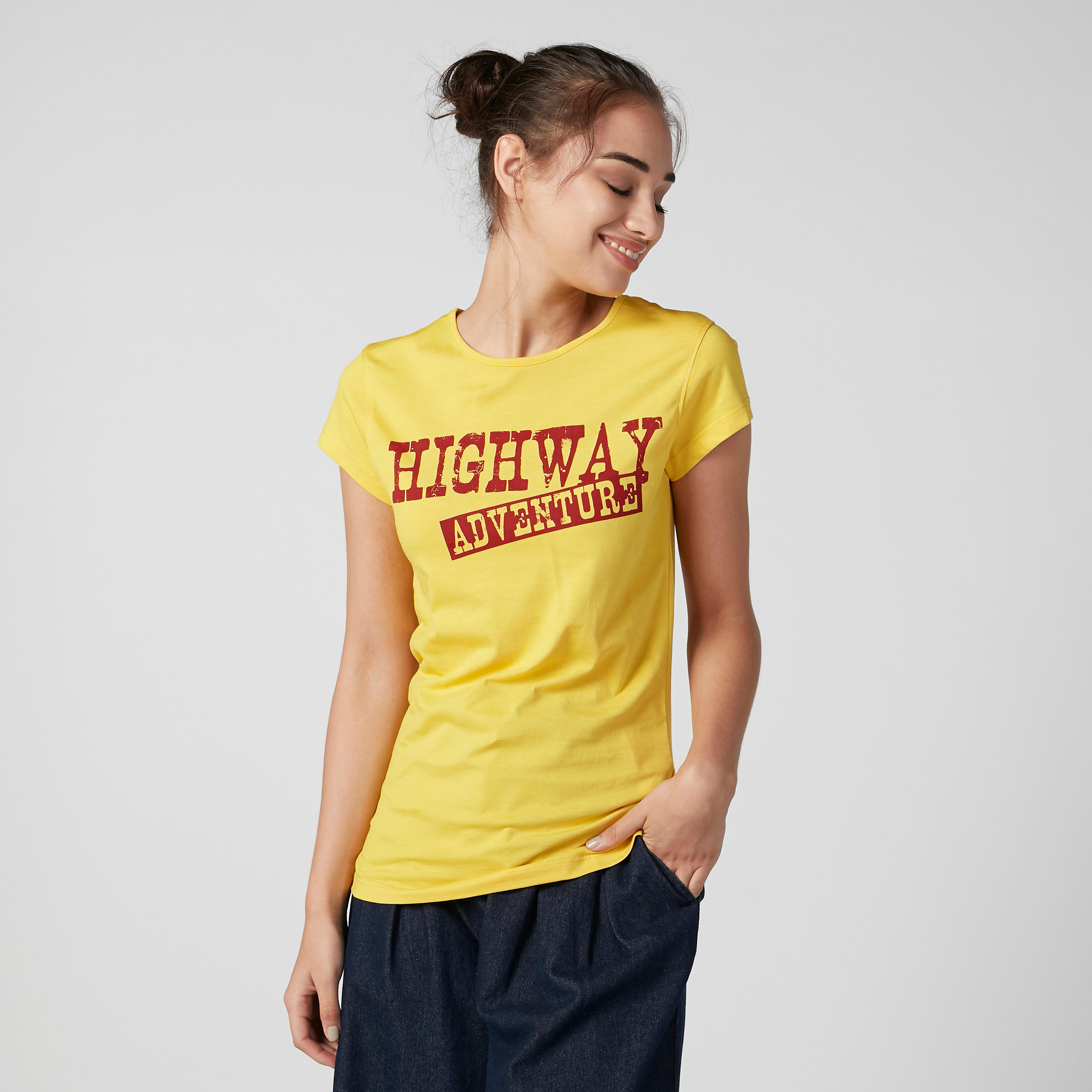 تيشيرت بقصّة سليم وياقة مستديرة وأكمام كاب وطبعات-women-clothing-tshirts-image-1