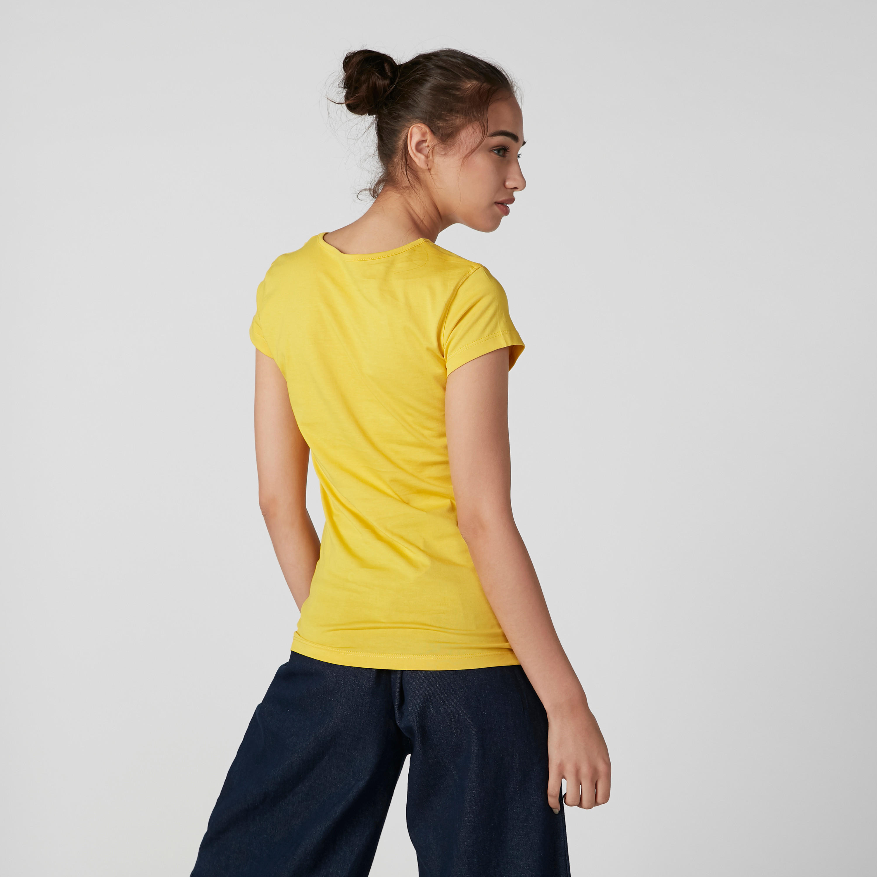 تيشيرت بقصّة سليم وياقة مستديرة وأكمام كاب وطبعات-women-clothing-tshirts-image-3