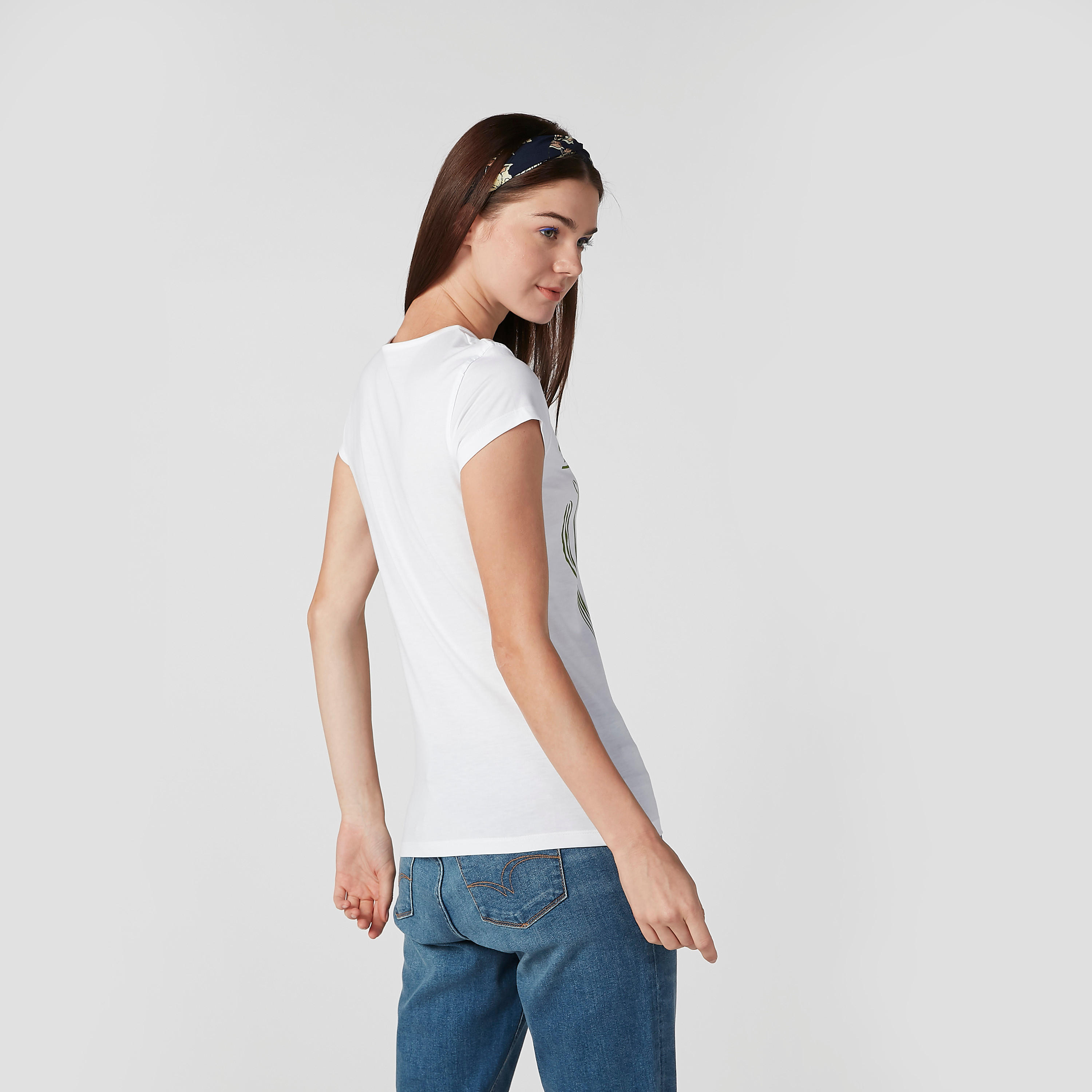 تيشيرت بقصّة سليم وياقة مستديرة وأكمام كاب وطبعات-women-clothing-tshirts-image-3