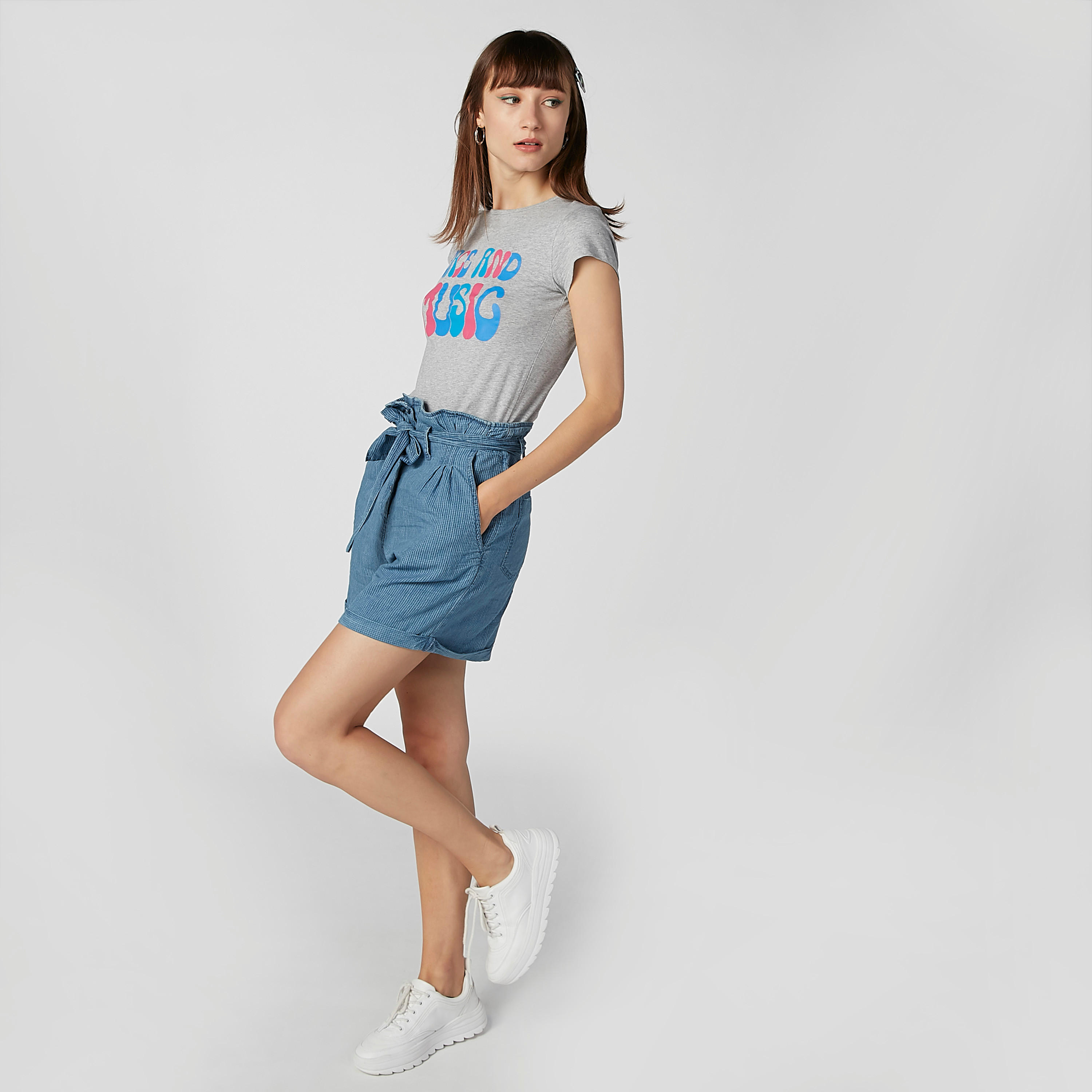 تيشيرت سليم بياقة مستديرة وأكمام قصيرة وطبعات-women-clothing-tshirts-image-3