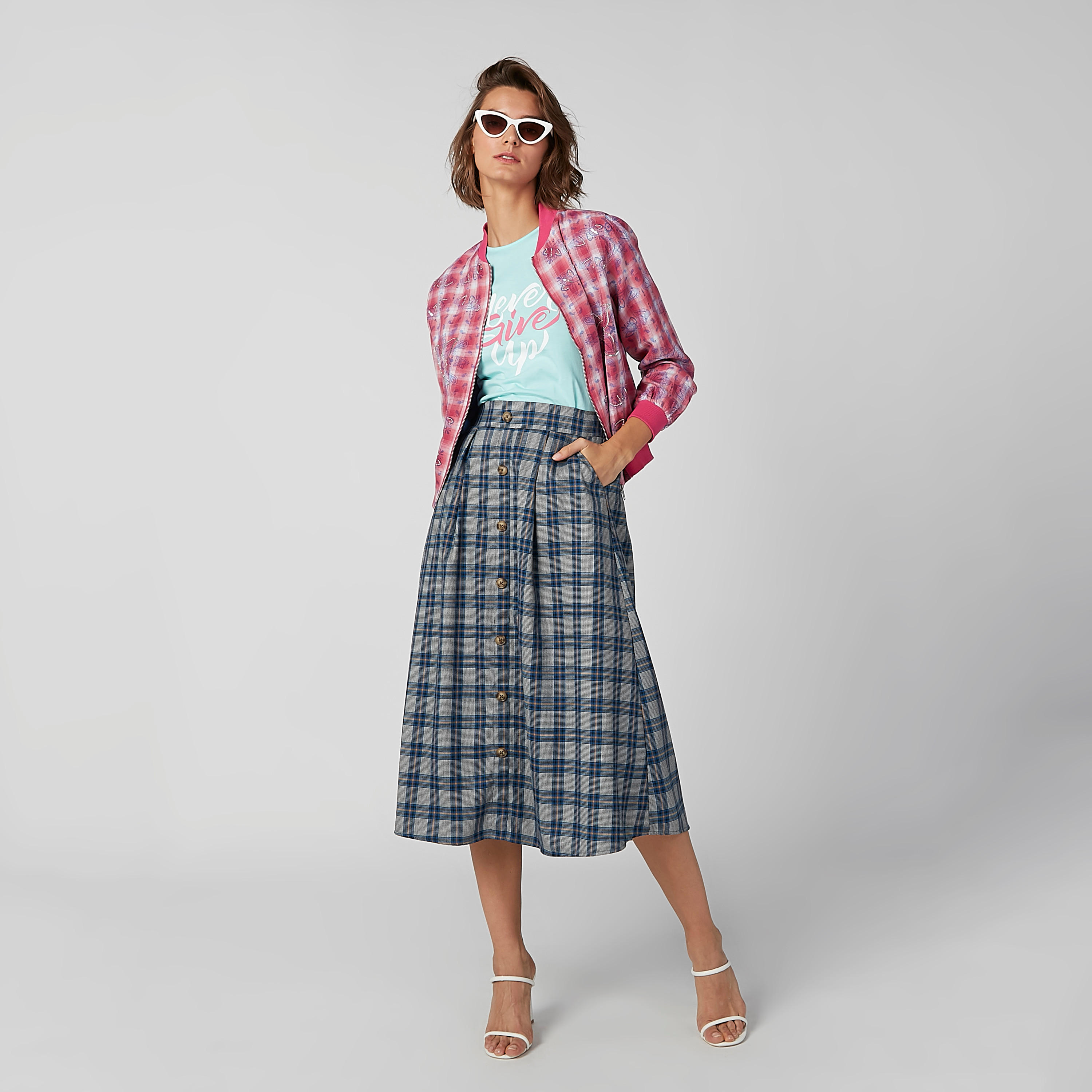 تيشيرت سليم بياقة مستديرة وأكمام كاب وطبعات-women-clothing-tshirts-image-2