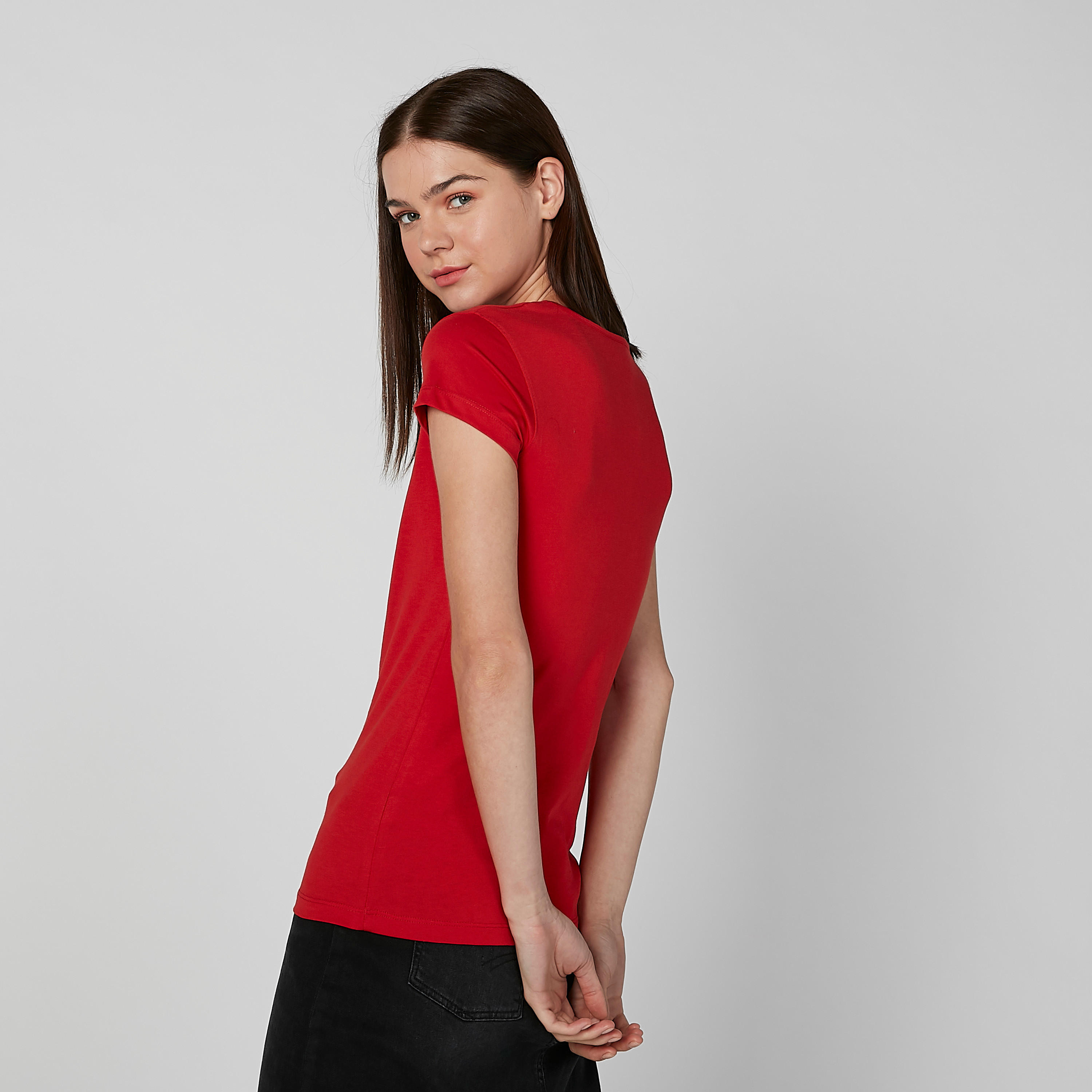 تيشيرت بقصّة سليم وياقة مستديرة وأكمام كاب وطبعات-women-clothing-tshirts-image-3