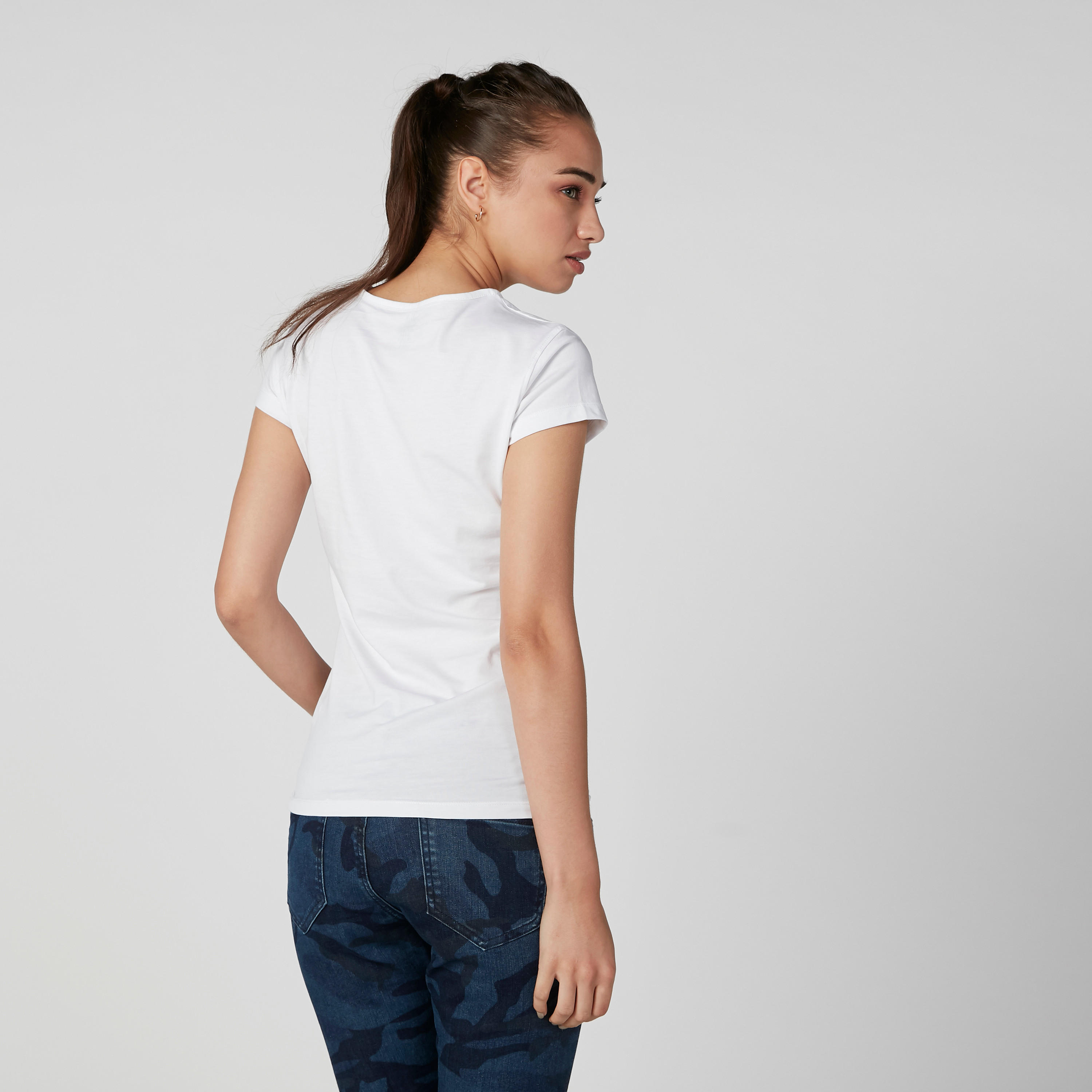 تيشيرت بقصّة سليم وياقة مستديرة وأكمام كاب وطبعات-women-clothing-tshirts-image-4