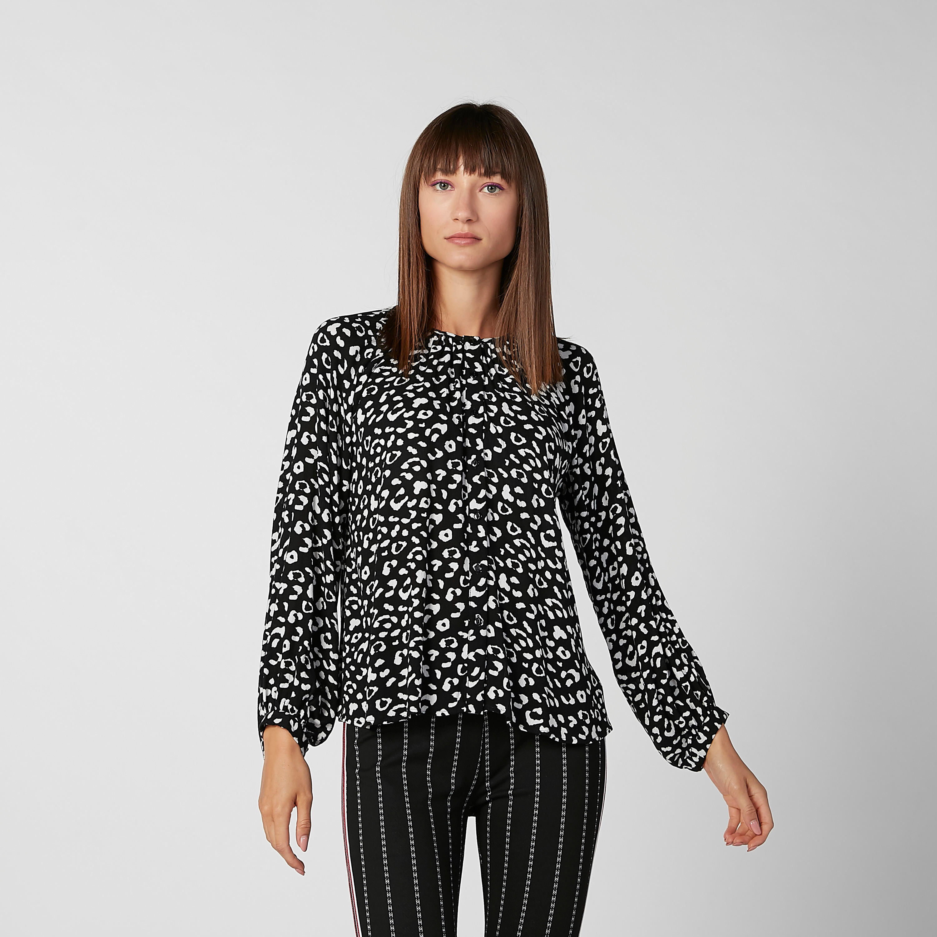 بلوزة بياقة مستديرة وأكمام طويلة وطبعات-women-clothing-shirtsandblouses-blouses-image-2