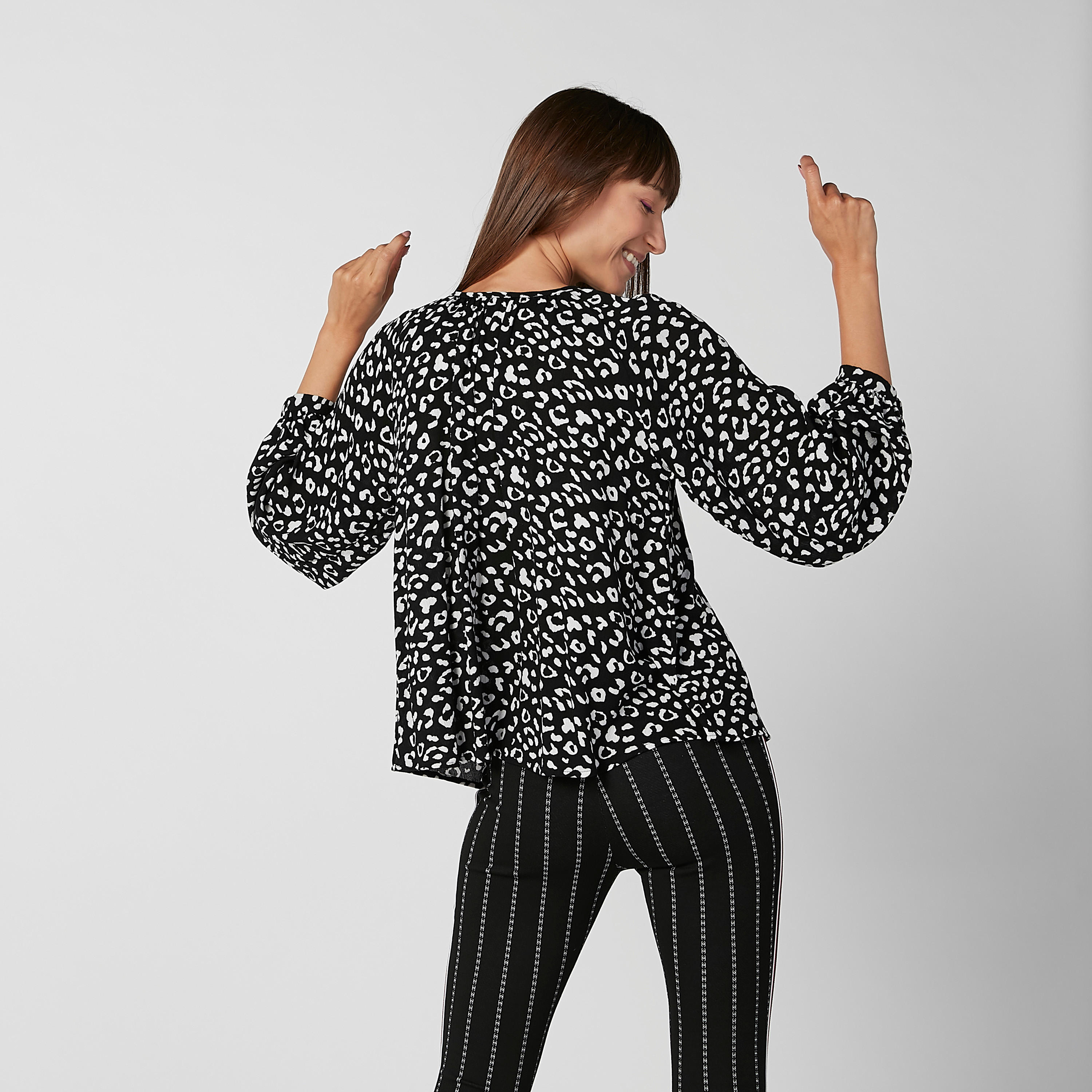 بلوزة بياقة مستديرة وأكمام طويلة وطبعات-women-clothing-shirtsandblouses-blouses-image-3