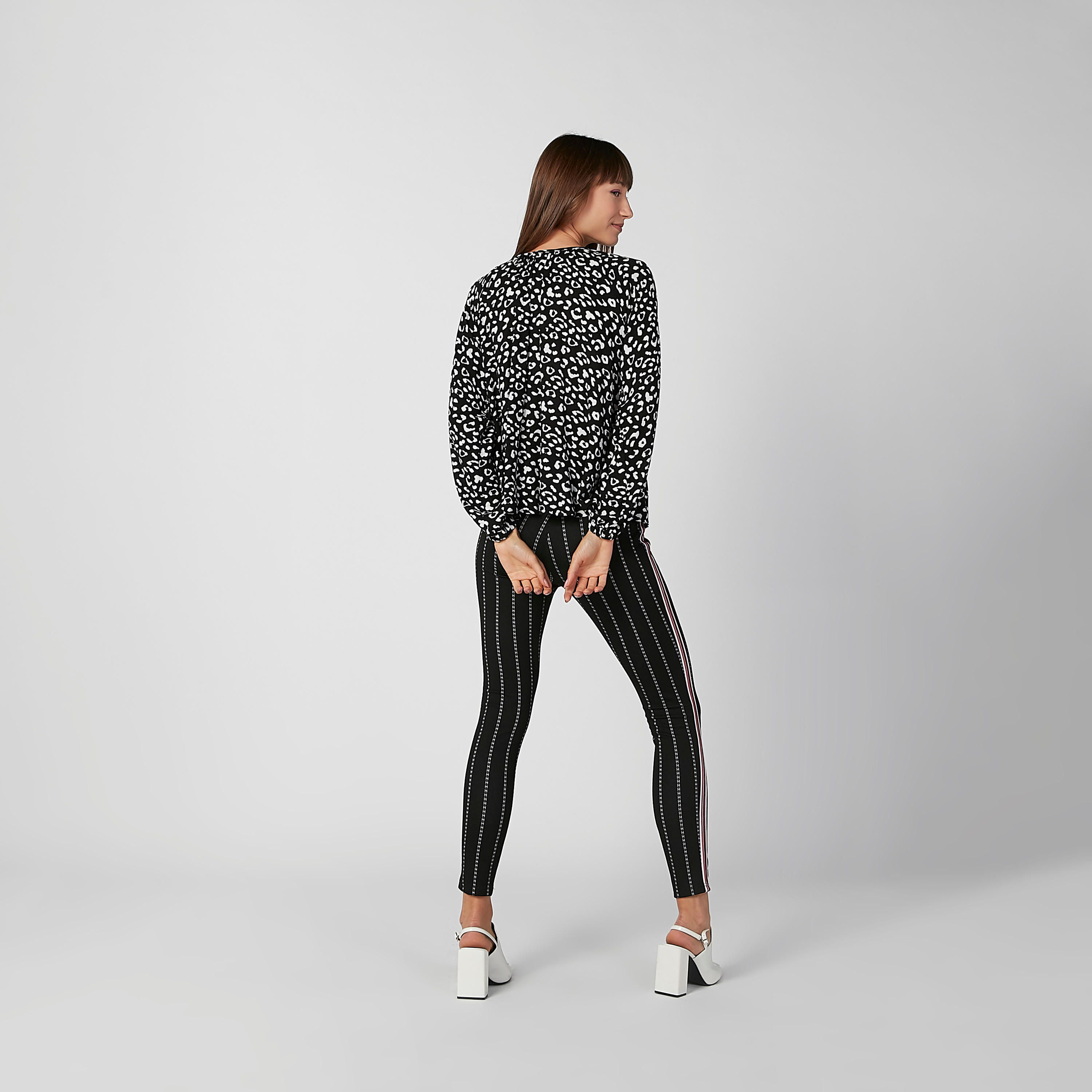 بلوزة بياقة مستديرة وأكمام طويلة وطبعات-women-clothing-shirtsandblouses-blouses-image-4