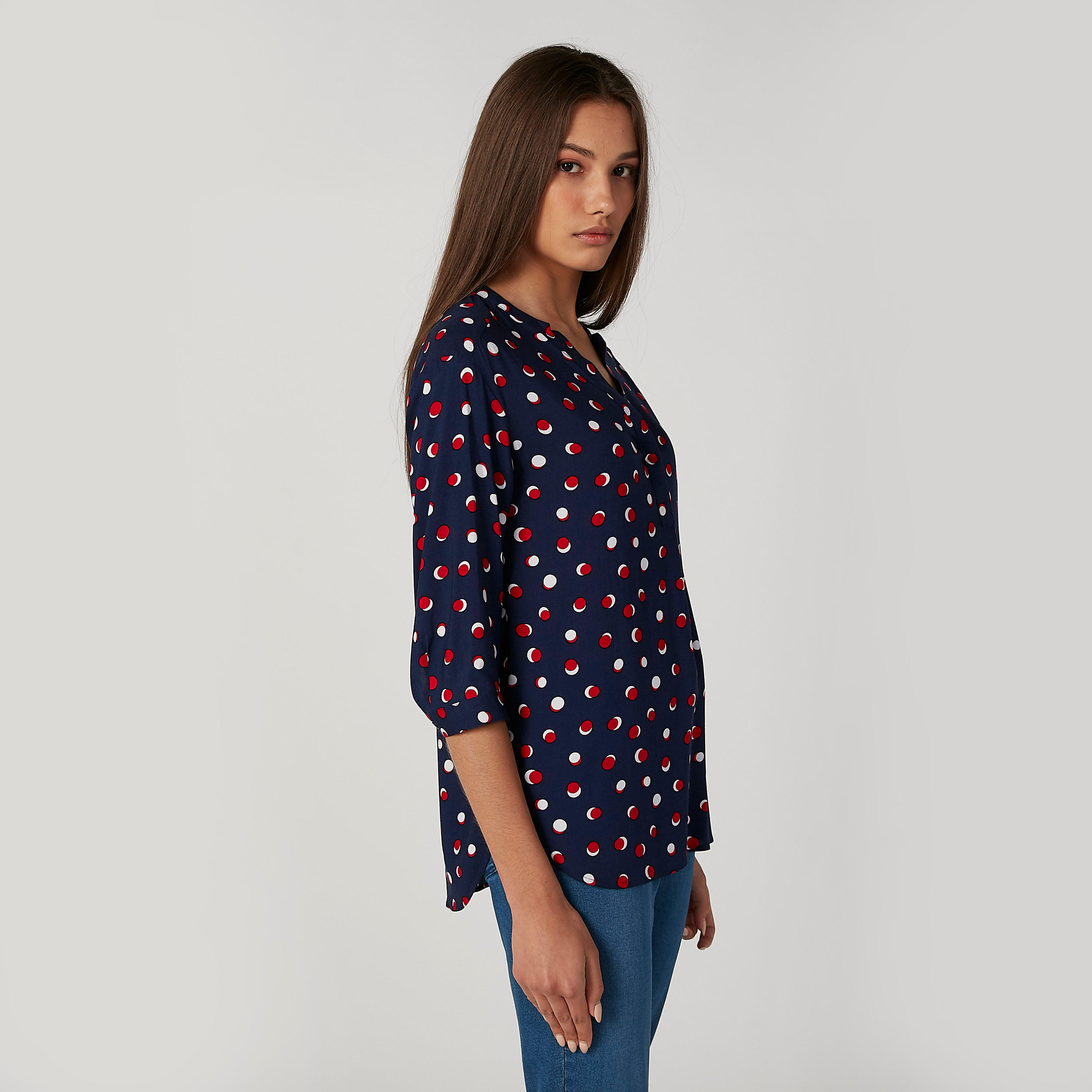 بلوزة مستدامة بياقة V وأكمام 3/4 وطبعات -women-clothing-shirtsandblouses-blouses-image-3