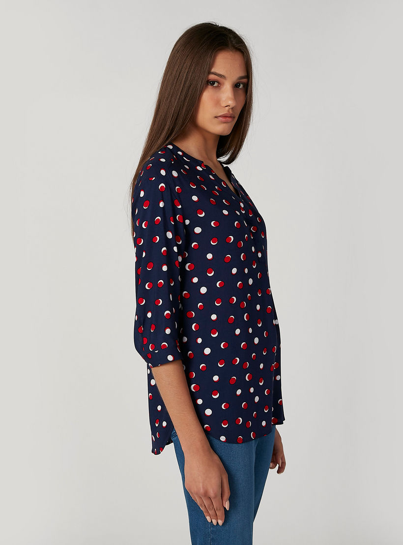 بلوزة مستدامة بياقة V وأكمام 3/4 وطبعات -women-clothing-shirtsandblouses-blouses-image-3