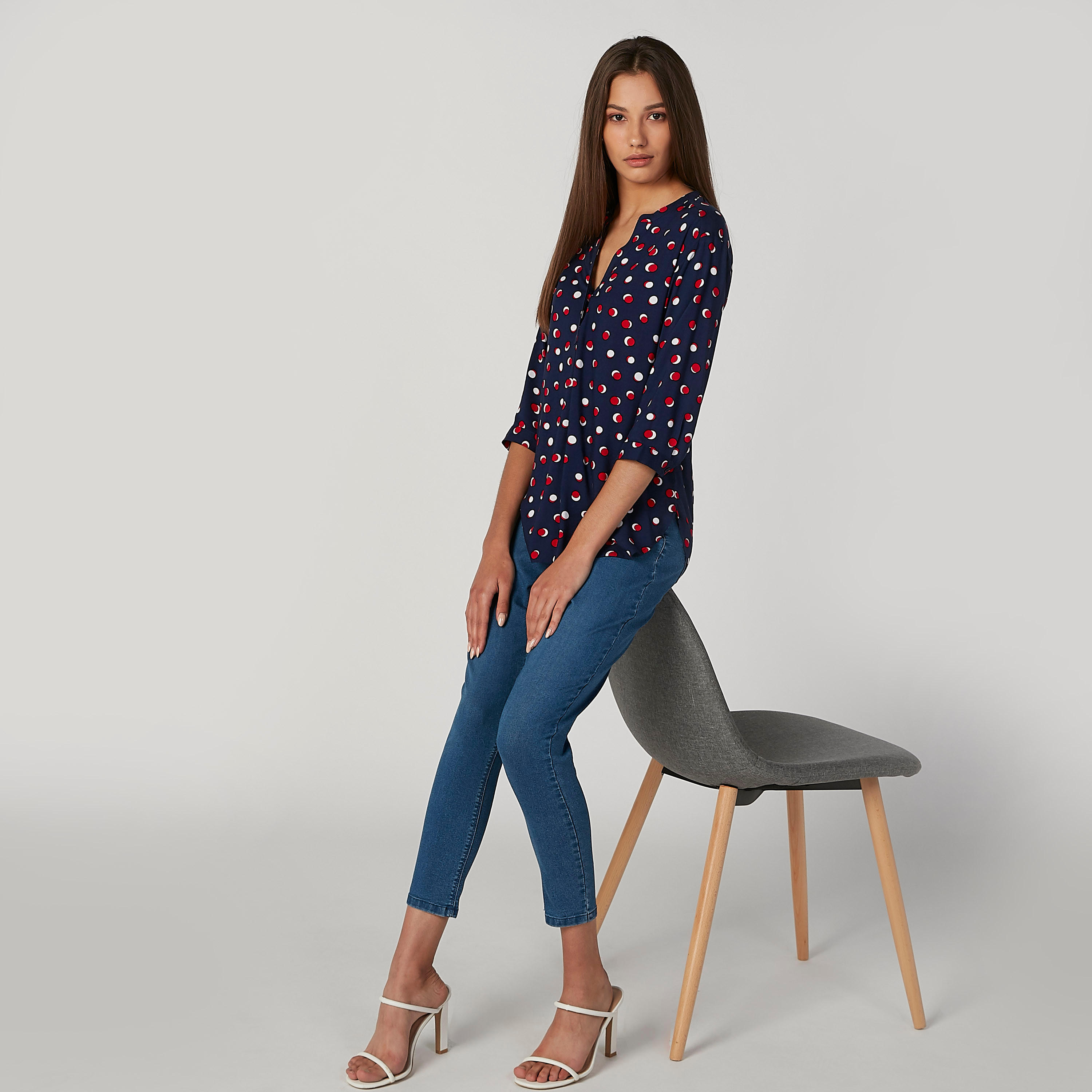 بلوزة مستدامة بياقة V وأكمام 3/4 وطبعات -women-clothing-shirtsandblouses-blouses-image-4