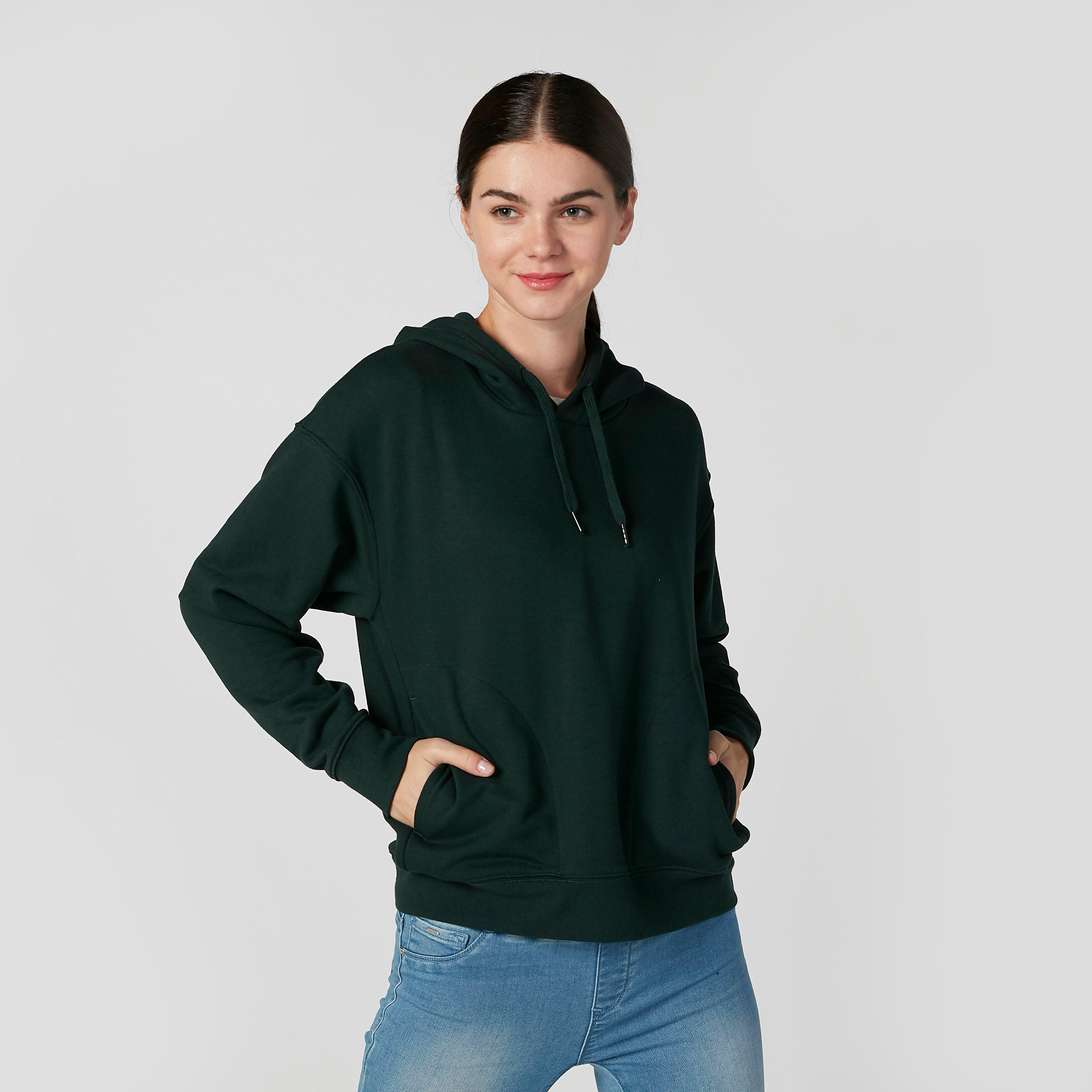 سويت شيرت مستدام سادة بقبّعة وأكمام طويلة -women-winterwear-hoodiesandsweatshirts-hoodies-image-1