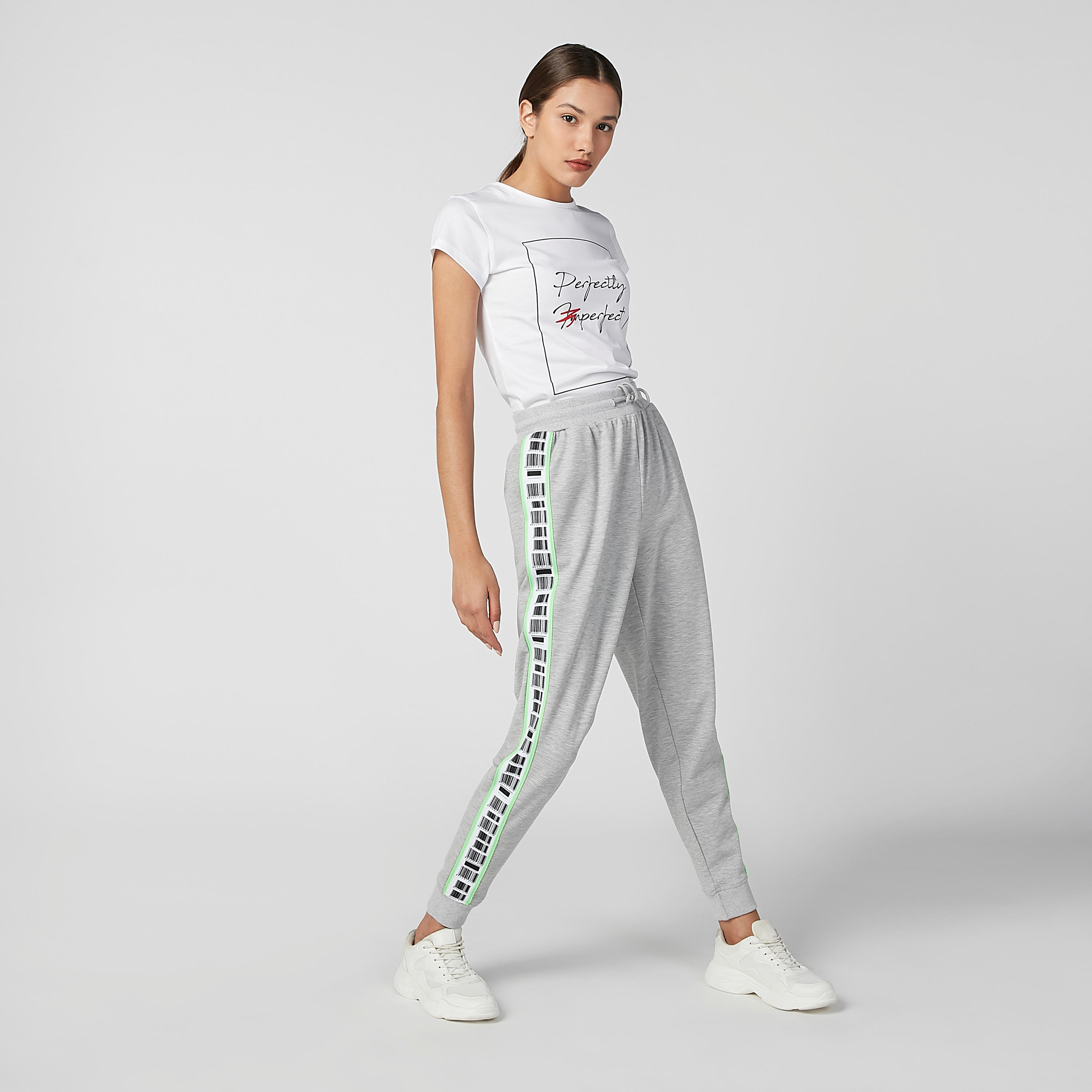 تيشيرت مستدام سليم بياقة مستديرة وأكمام قصيرة وطبعات -women-clothing-tshirts-image-2