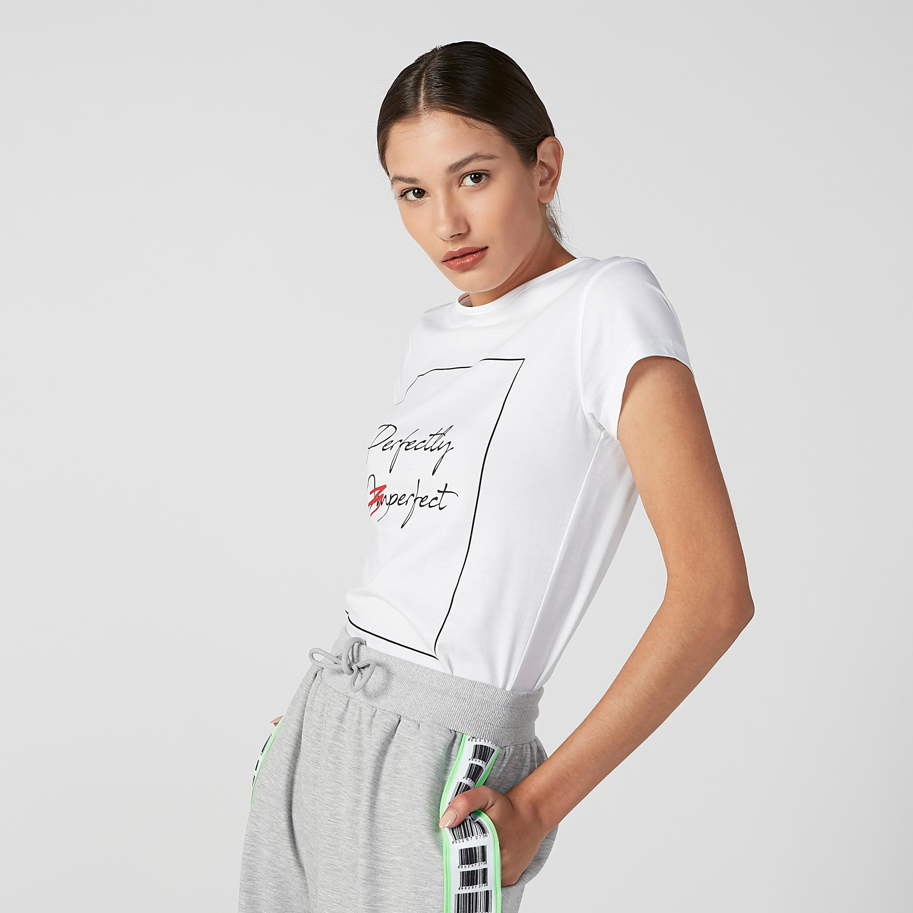 تيشيرت مستدام سليم بياقة مستديرة وأكمام قصيرة وطبعات -women-clothing-tshirts-image-5