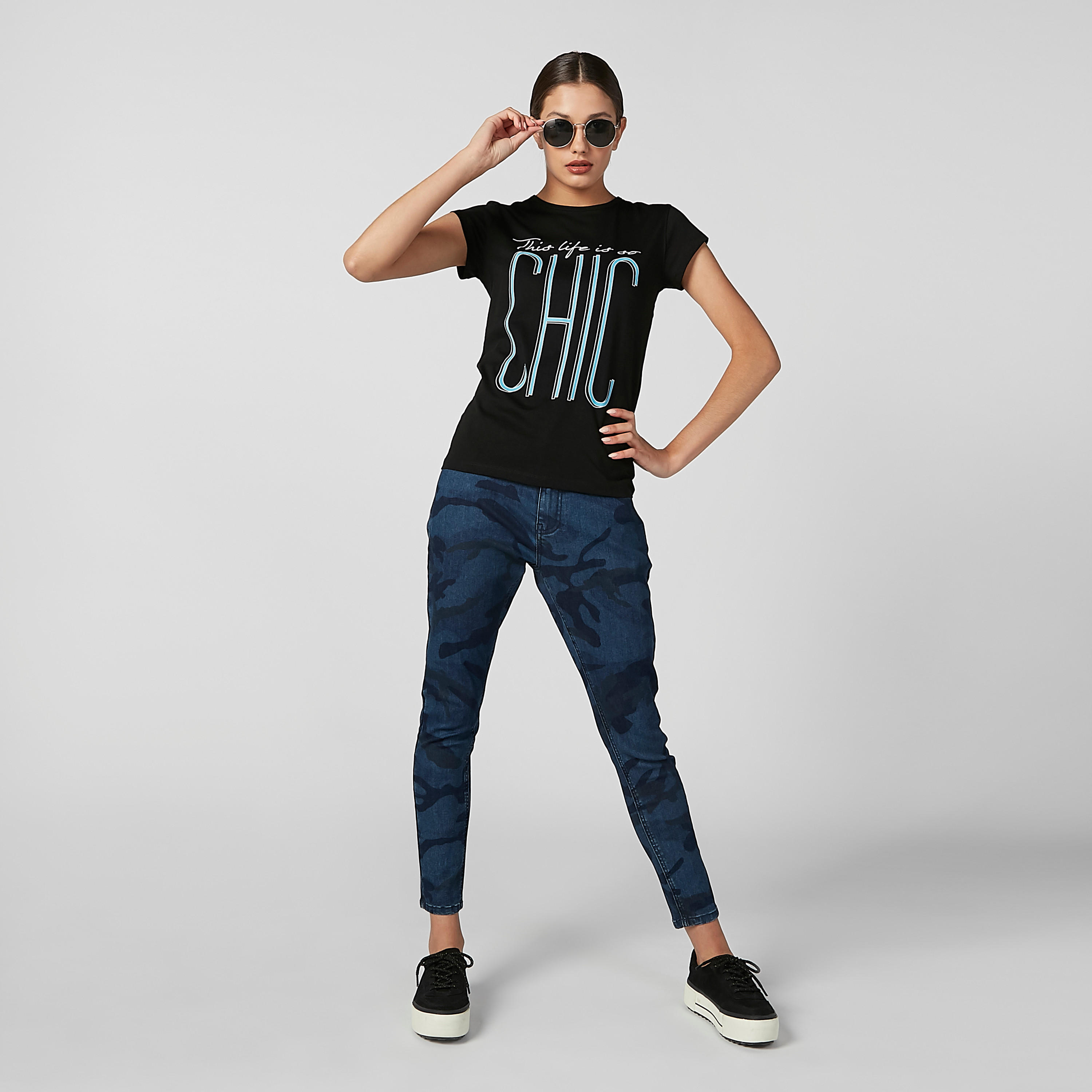 تيشيرت مستدام سليم بياقة مستديرة وأكمام كاب وطبعات -women-clothing-tshirts-image-2