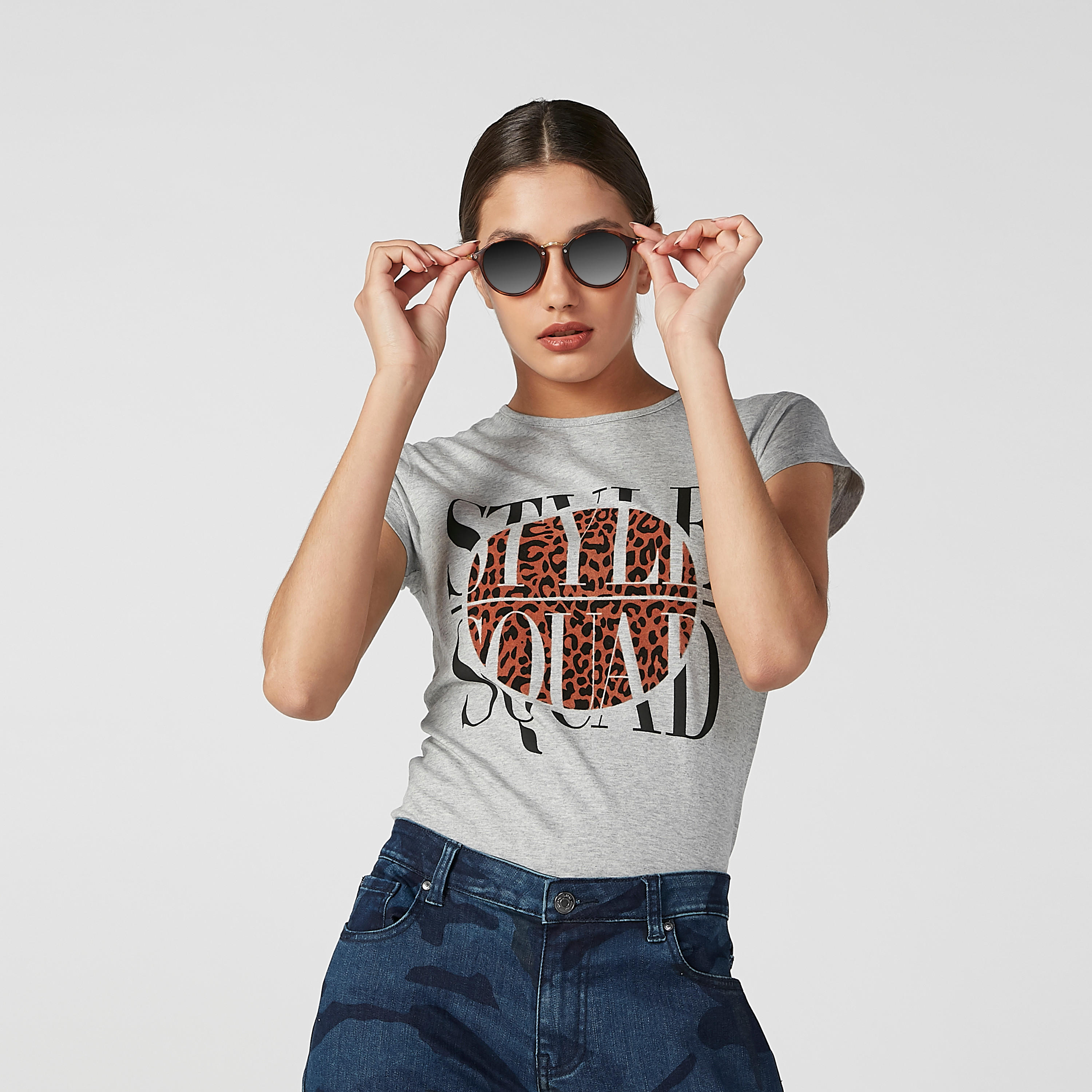 تيشيرت مستدام سليم بياقة مستديرة وأكمام كاب وطبعات-women-clothing-tshirts-image-5