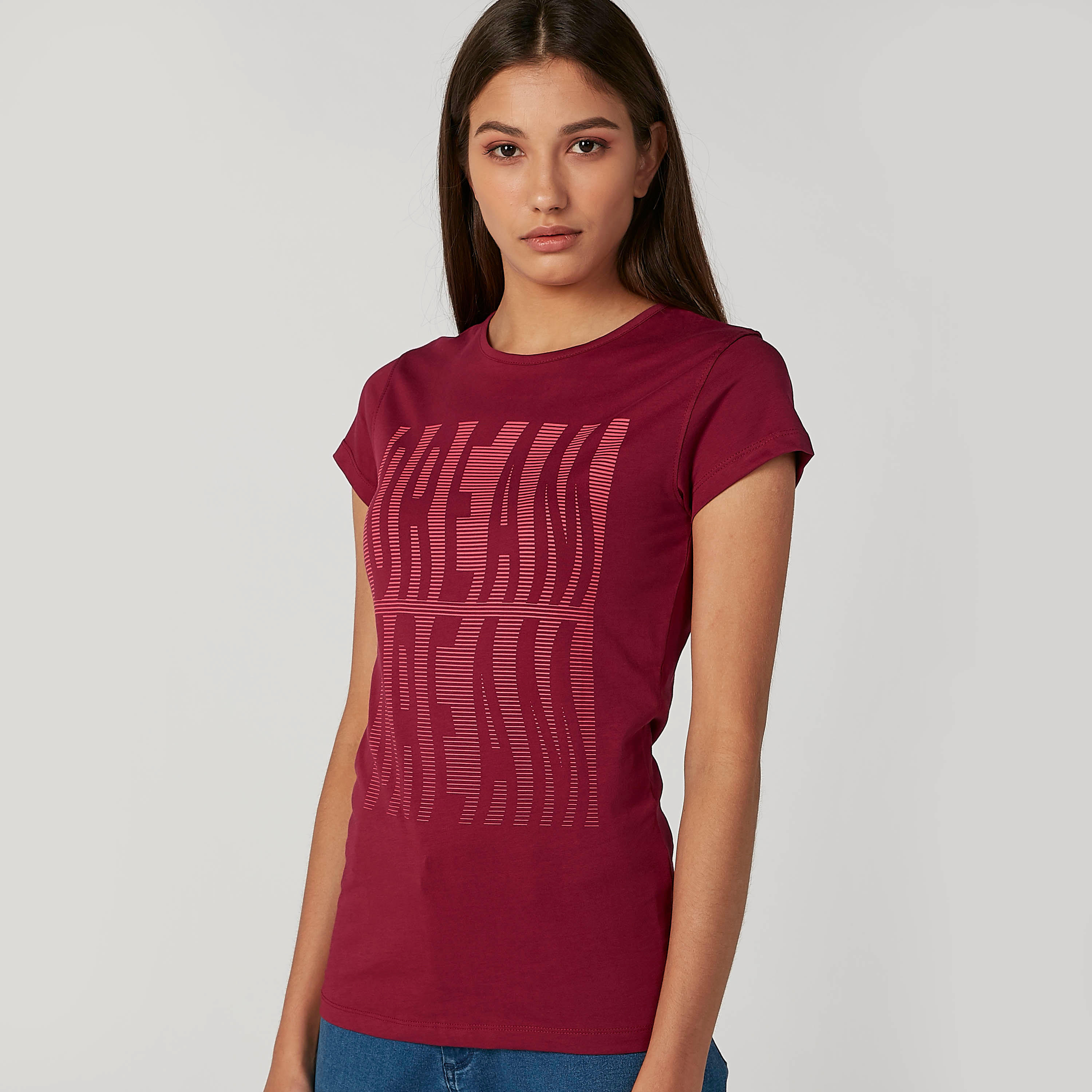 تيشيرت مستدام سليم بياقة مستديرة وأكمام كاب وطبعات -women-clothing-tshirts-image-1