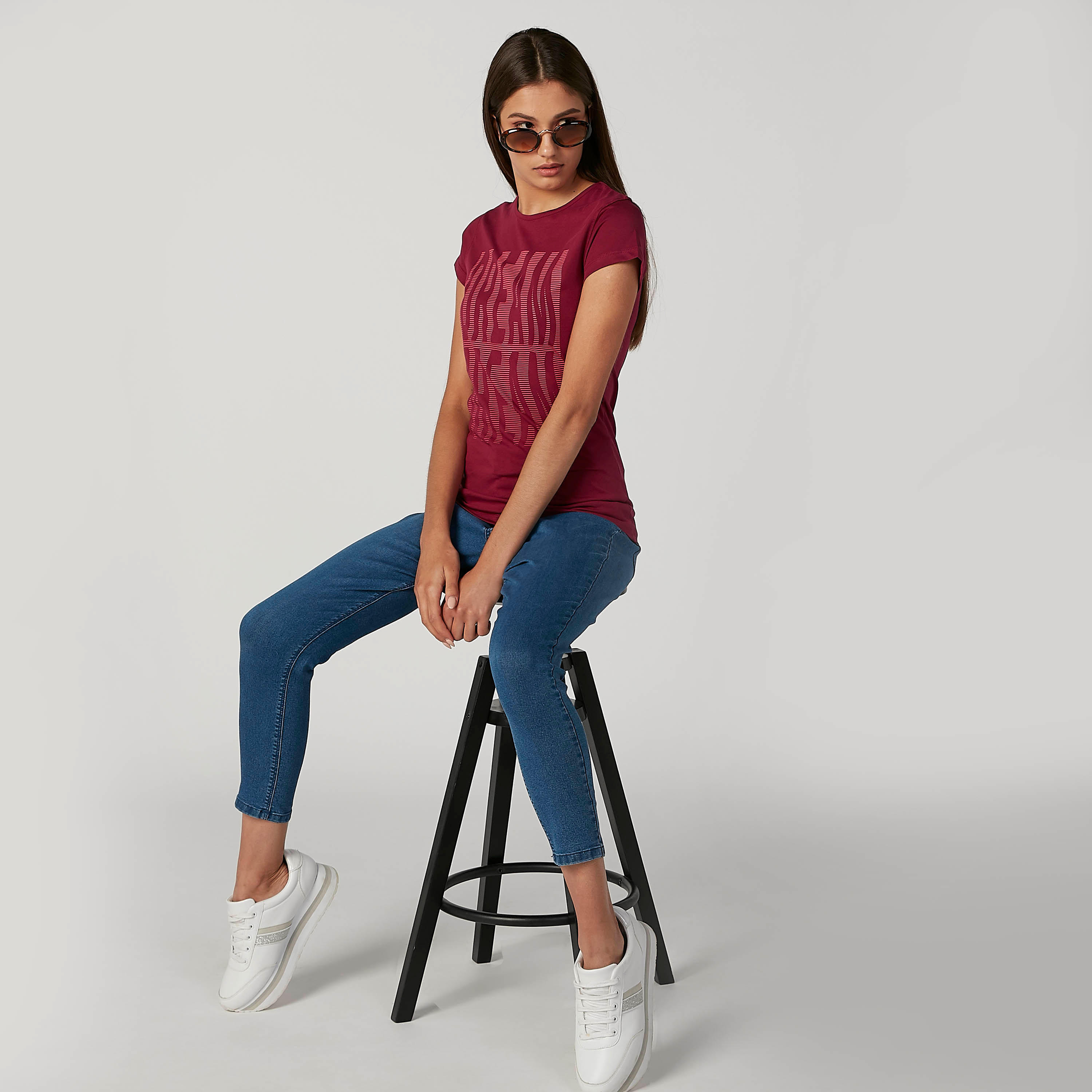 تيشيرت مستدام سليم بياقة مستديرة وأكمام كاب وطبعات -women-clothing-tshirts-image-3