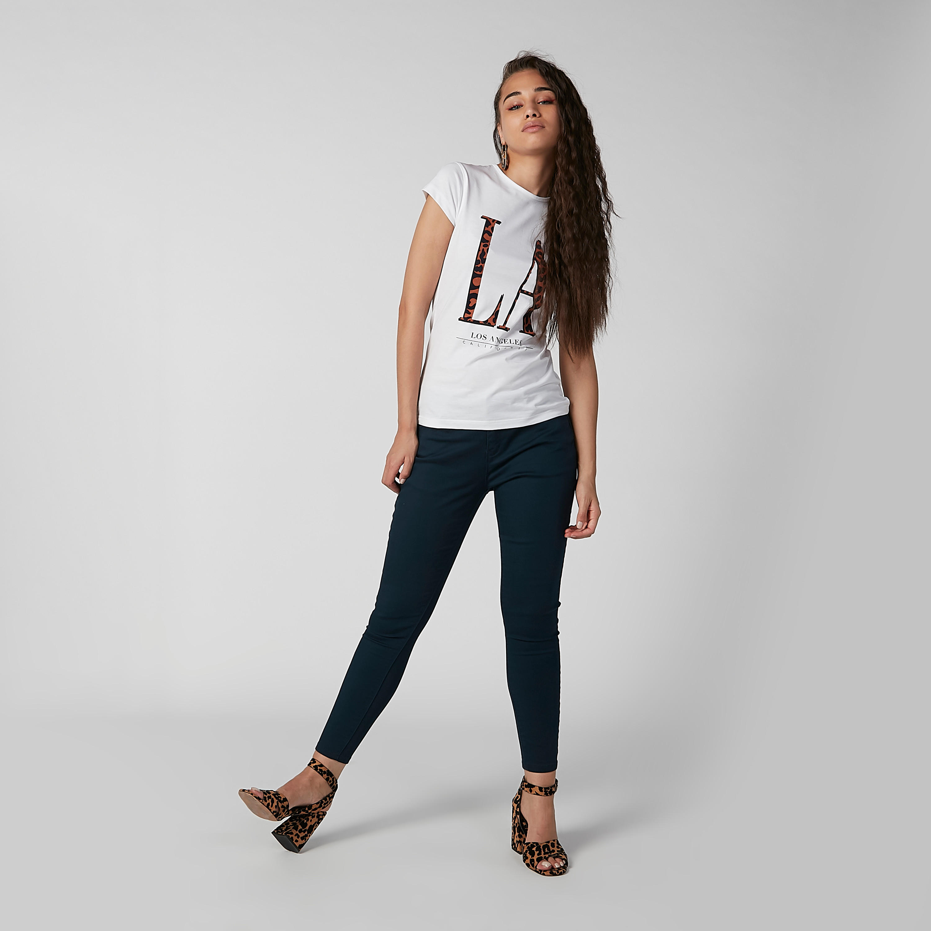 تيشيرت بياقة مستديرة وأكمام كاب وطبعات-women-clothing-tshirts-image-3