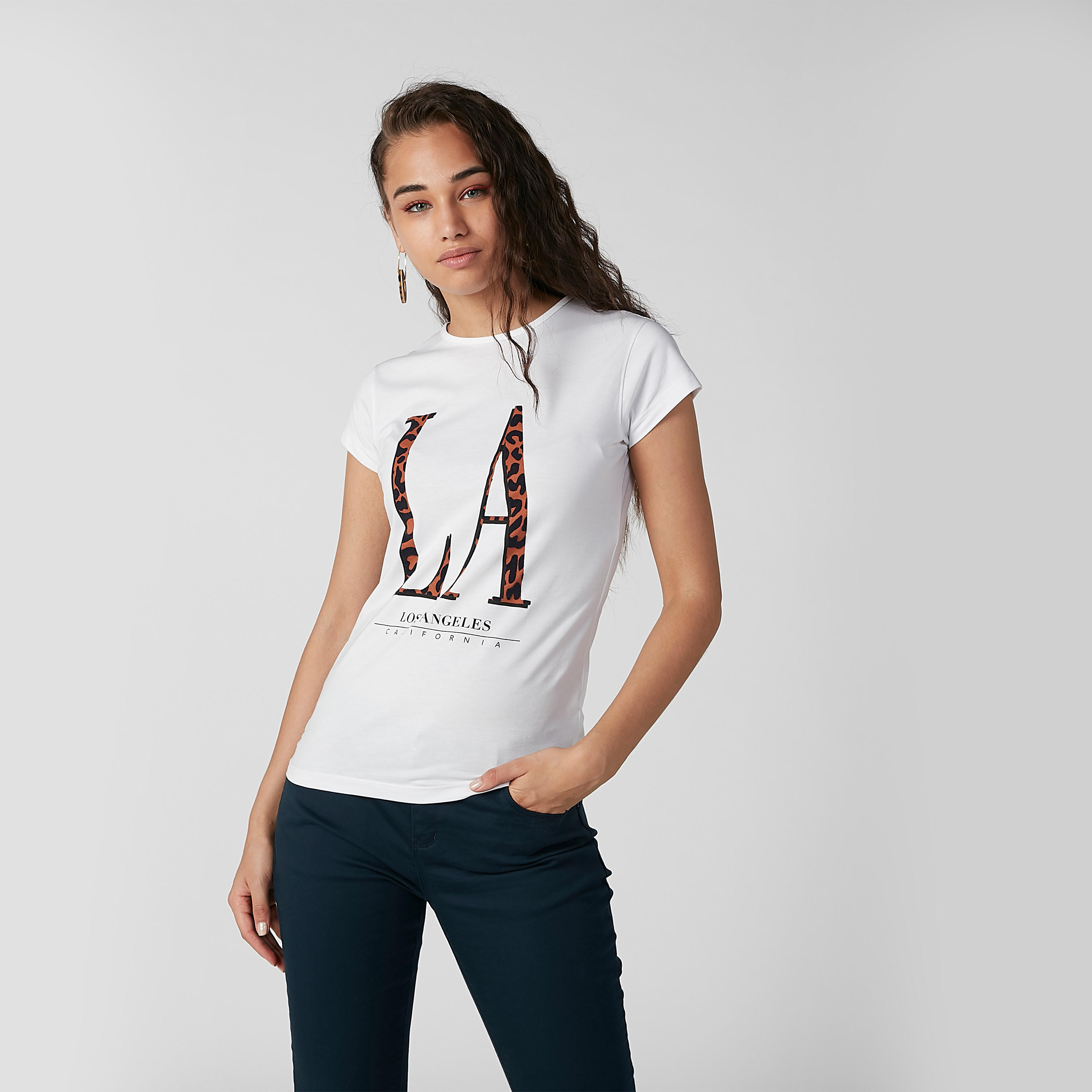 تيشيرت بياقة مستديرة وأكمام كاب وطبعات-women-clothing-tshirts-image-4
