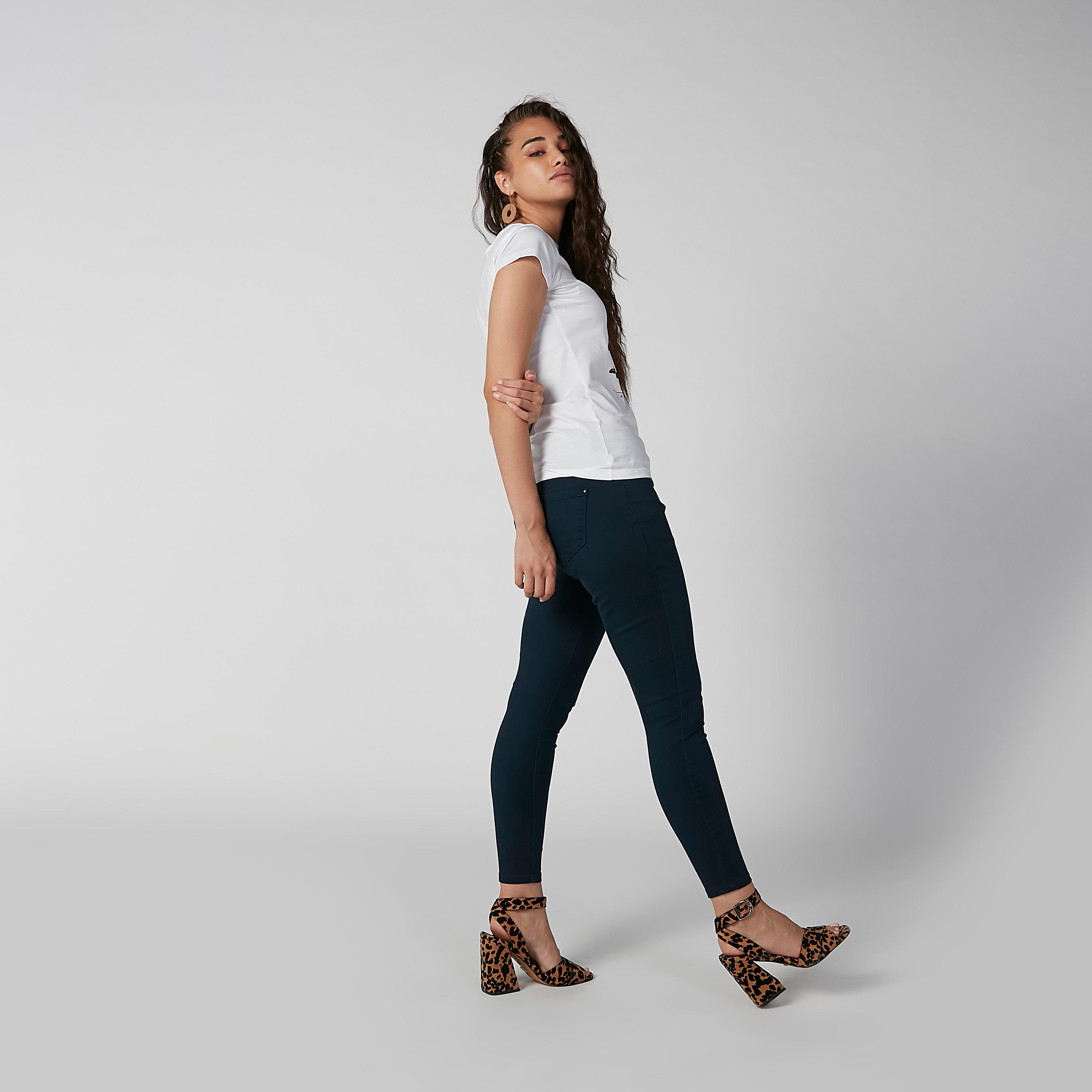 تيشيرت بياقة مستديرة وأكمام كاب وطبعات-women-clothing-tshirts-image-1