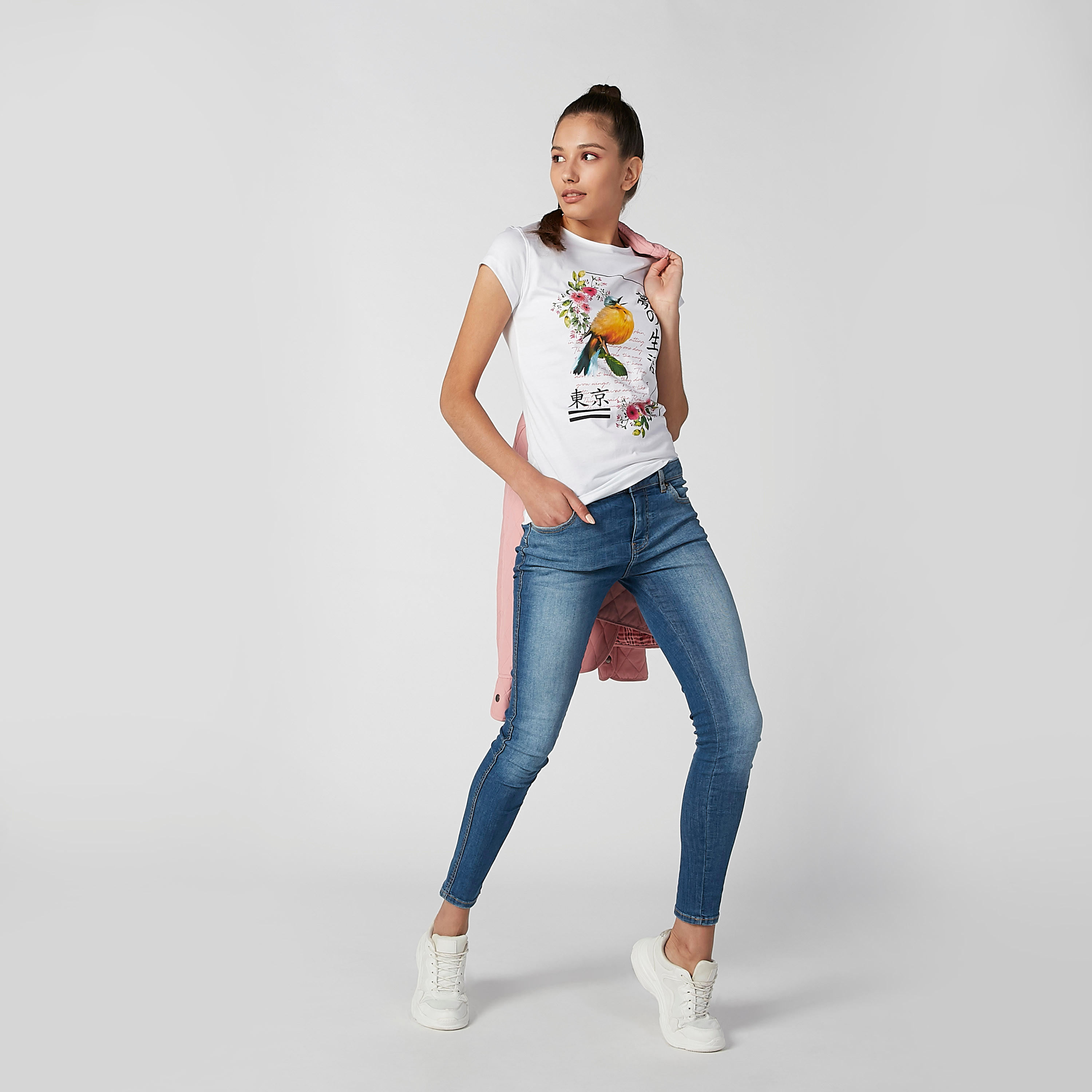 تيشيرت مستدام سليم بياقة مستديرة وأكمام كاب وطبعات -women-clothing-tshirts-image-2