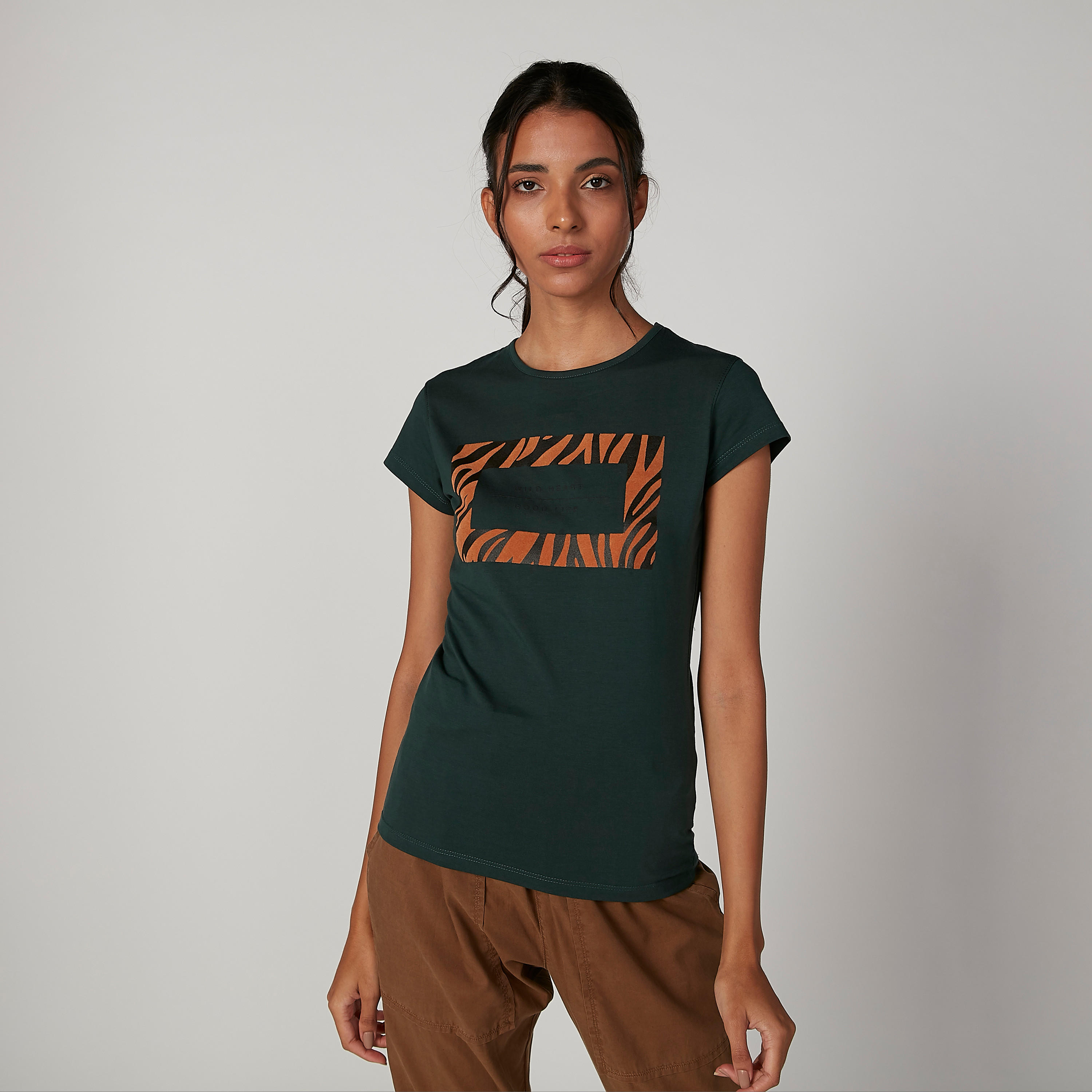 تيشيرت مستدام سليم بأكمام كاب وطبعات-women-clothing-tshirts-image-3
